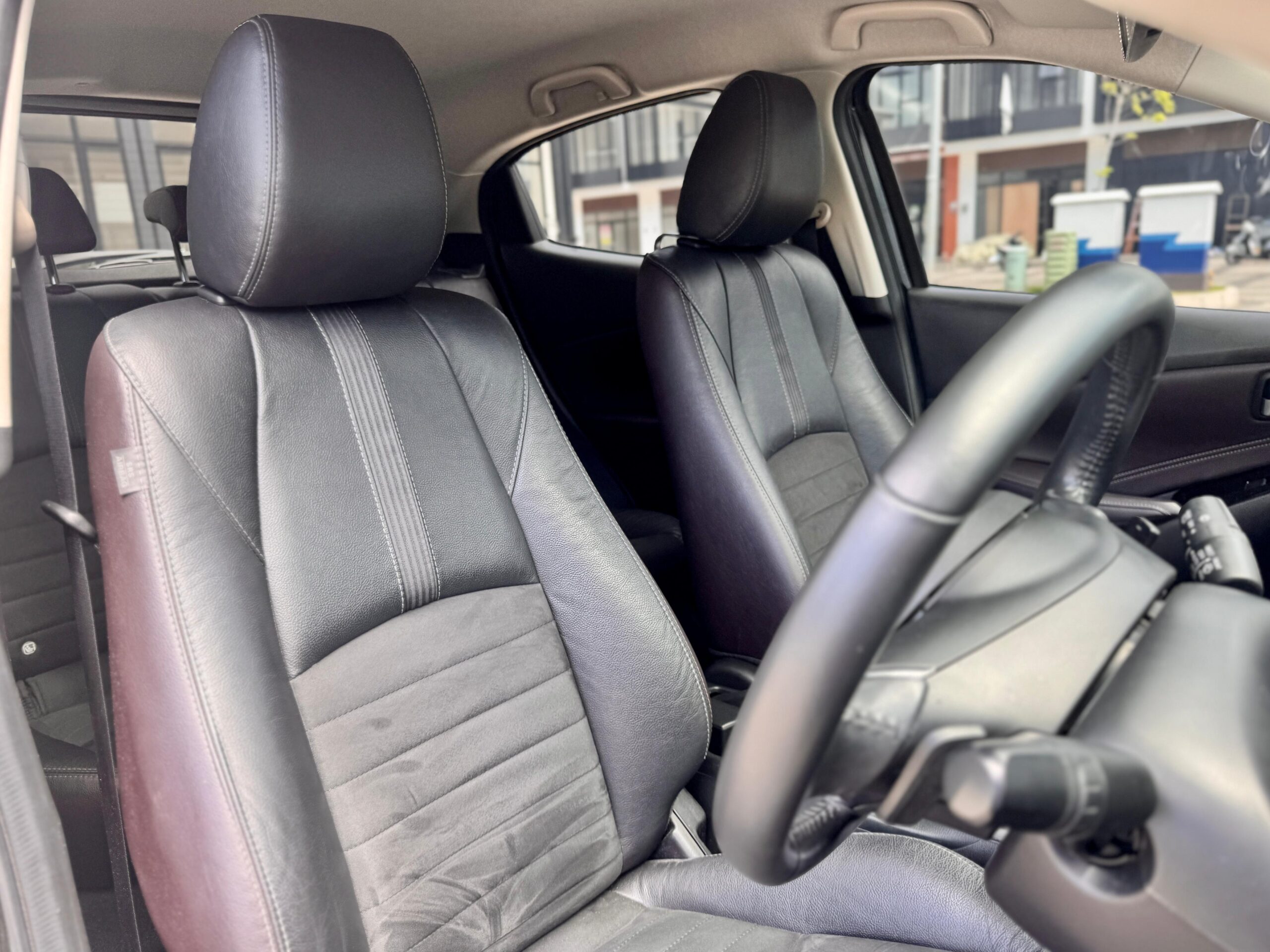 MAZDA 2 G AT HITAM 2018 - Gambar 12