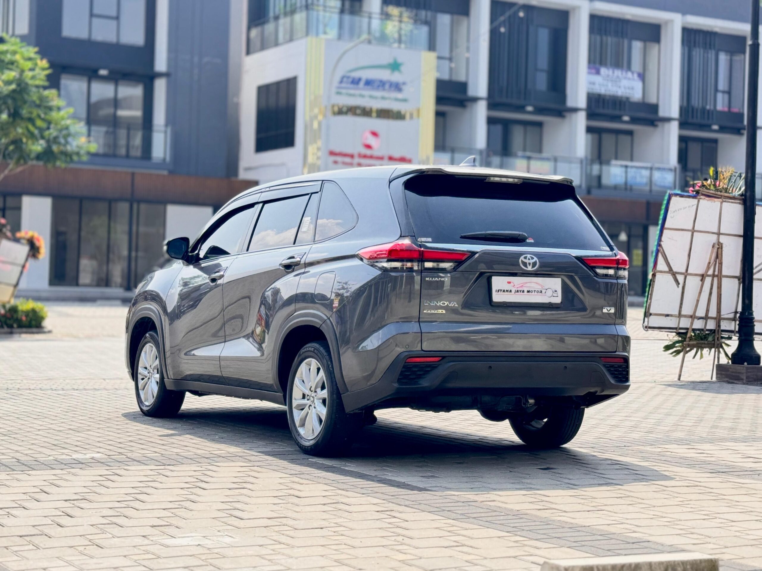 INNOVA ZENIX 2.0 V AT ABU 2022 - Gambar 4