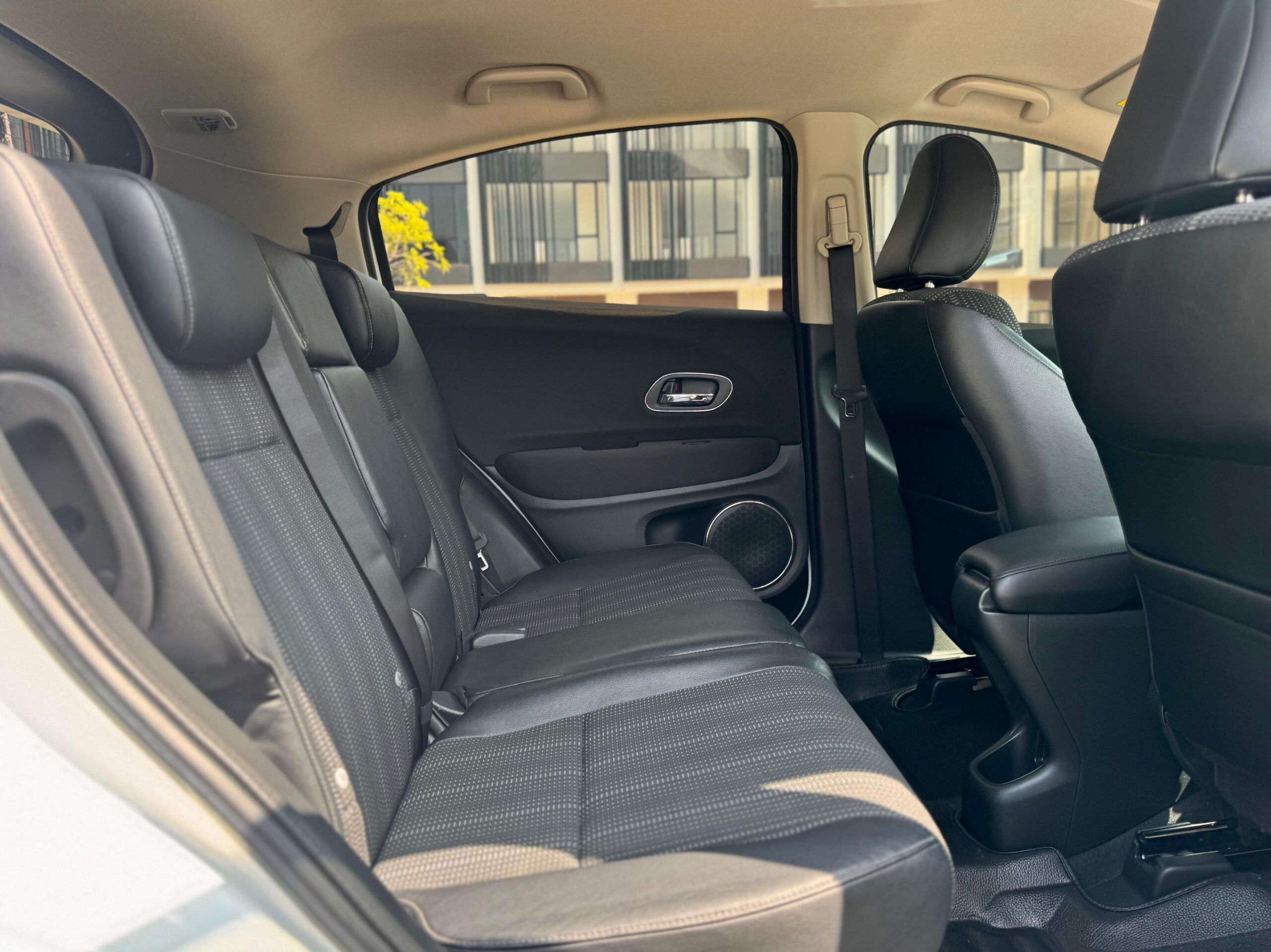 HRV E AT PUTIH 2015 - Gambar 13