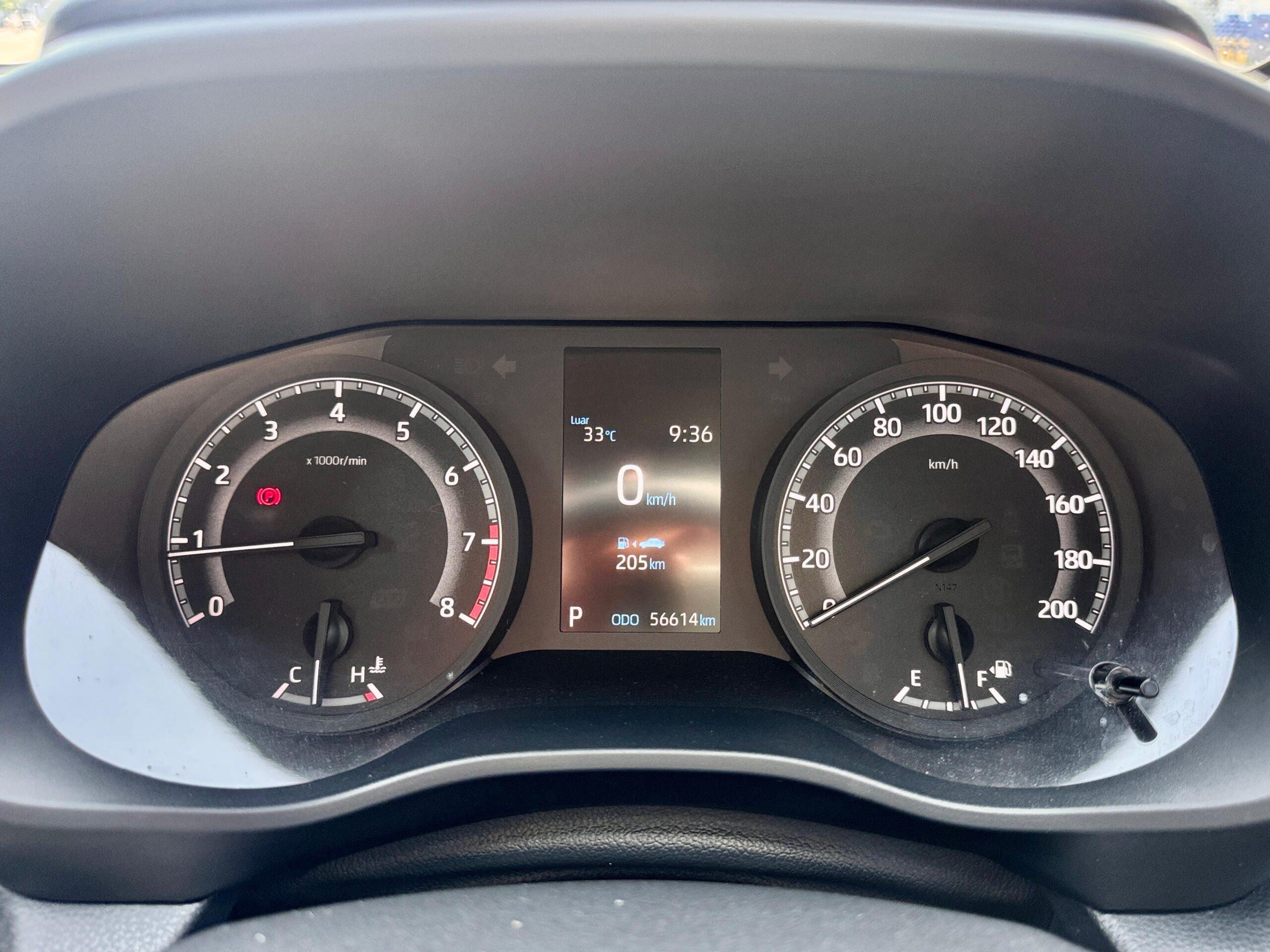 INNOVA ZENIX 2.0 V AT ABU 2022 - Gambar 8