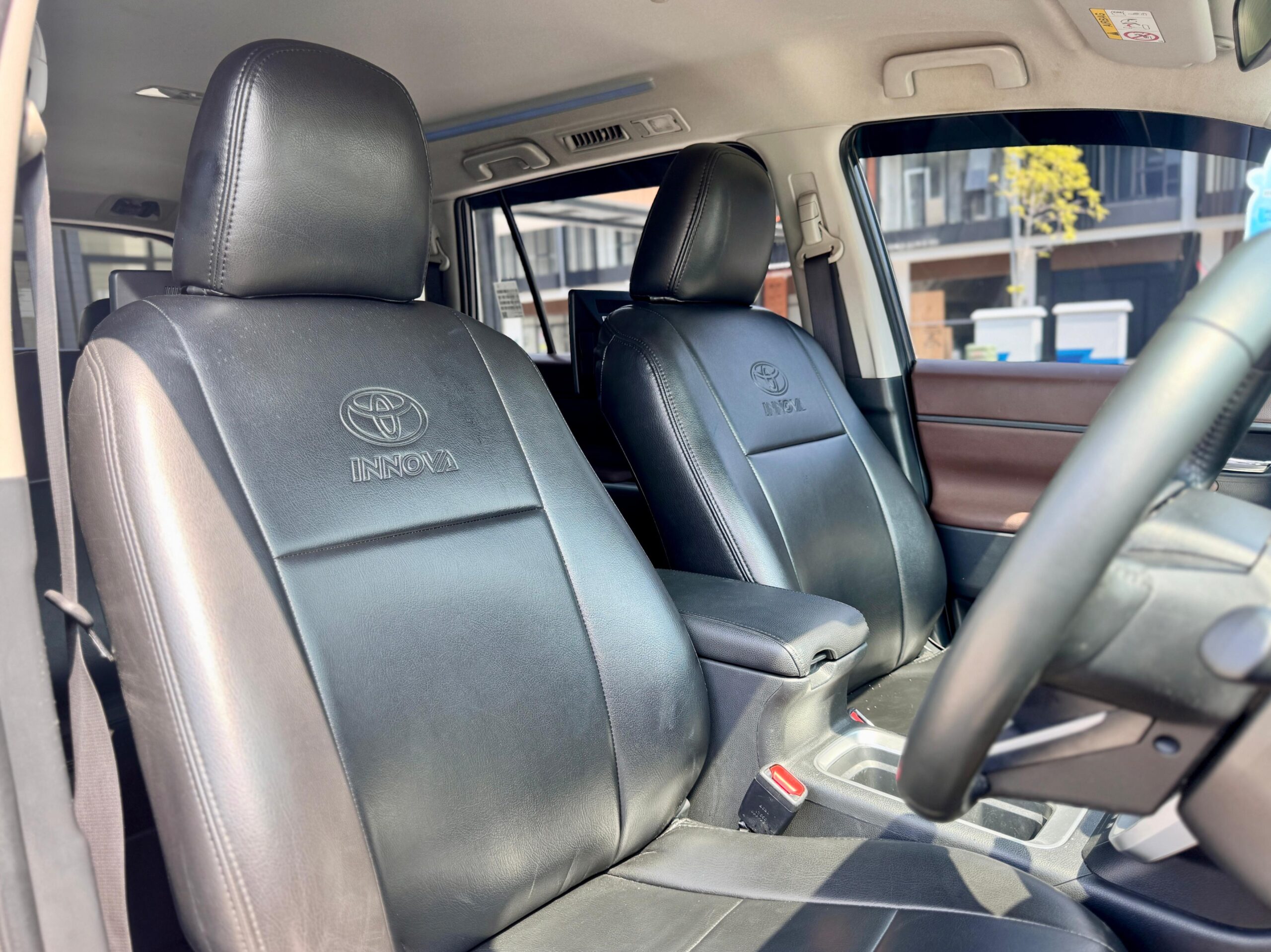 INNOVA ZENIX 2.0 V AT ABU 2022 - Gambar 12