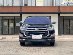 INNOVA VENTURER 2.4 AT HITAM 2020