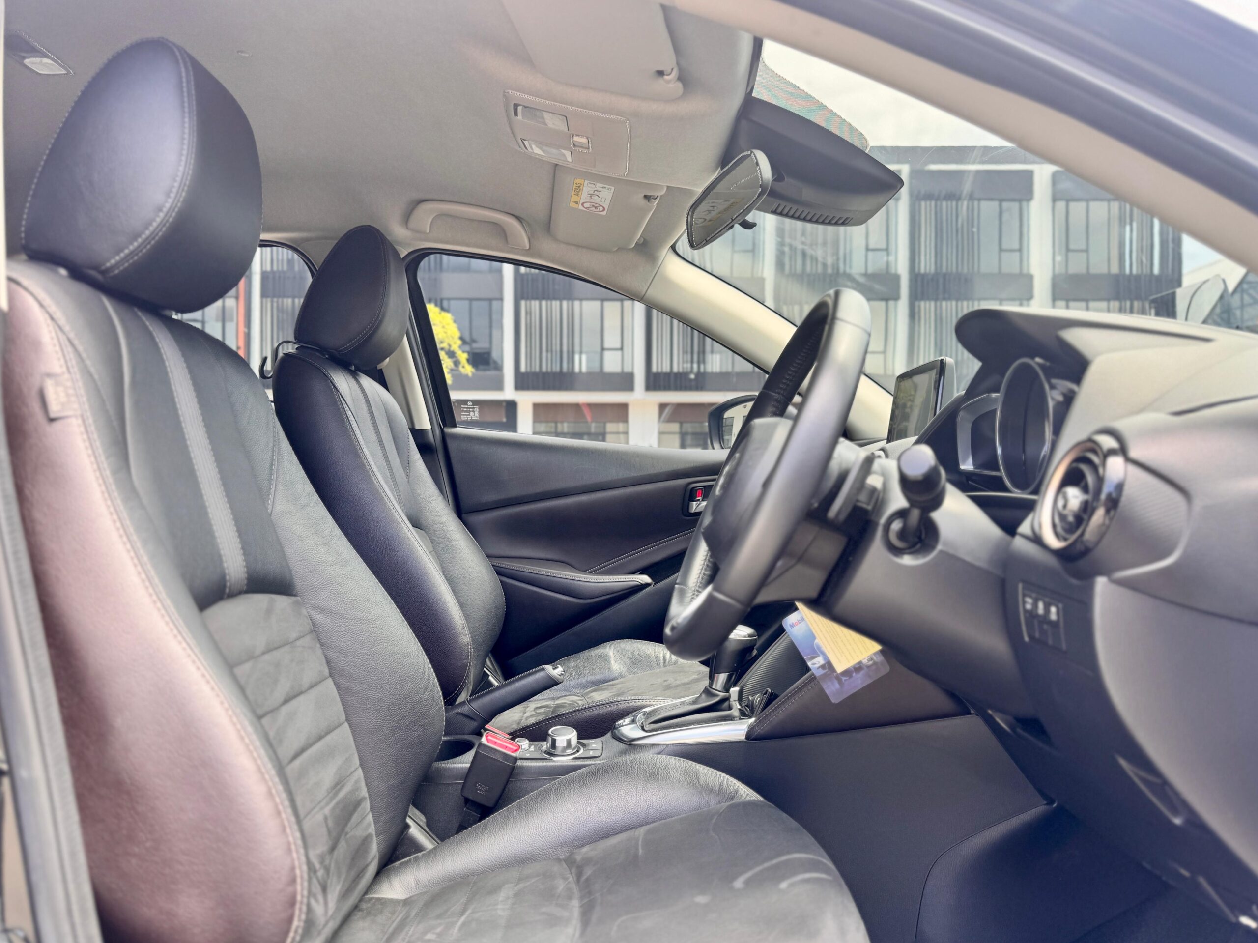 MAZDA 2 G AT HITAM 2018 - Gambar 10