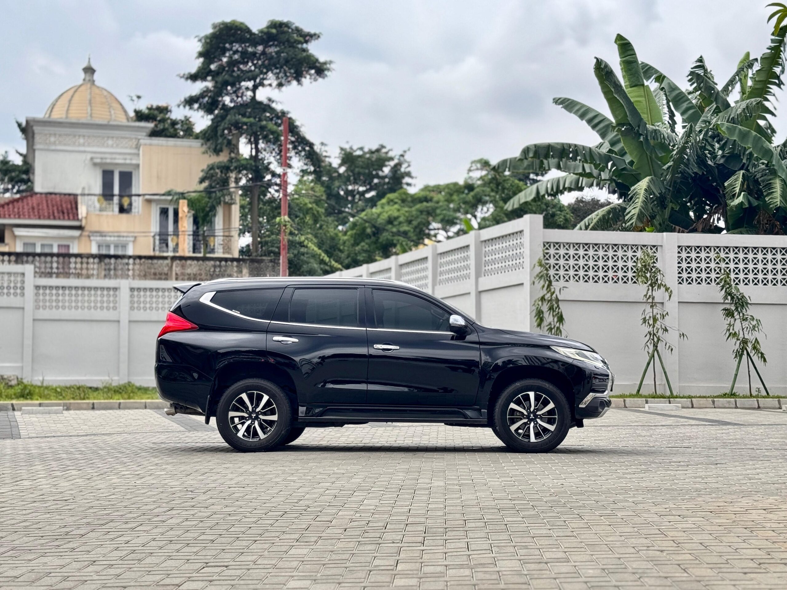 PAJERO SPORT DAKAR AT HITAM 2018 - Gambar 6