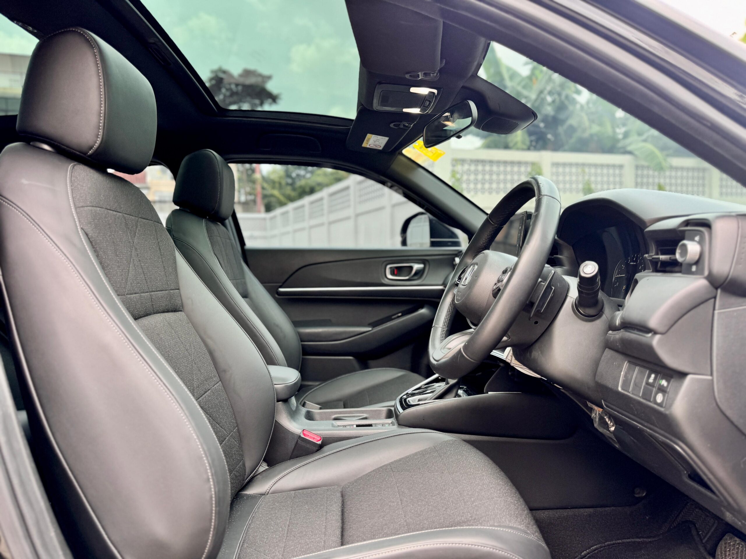 HRV SE AT HITAM 2022 - Gambar 12