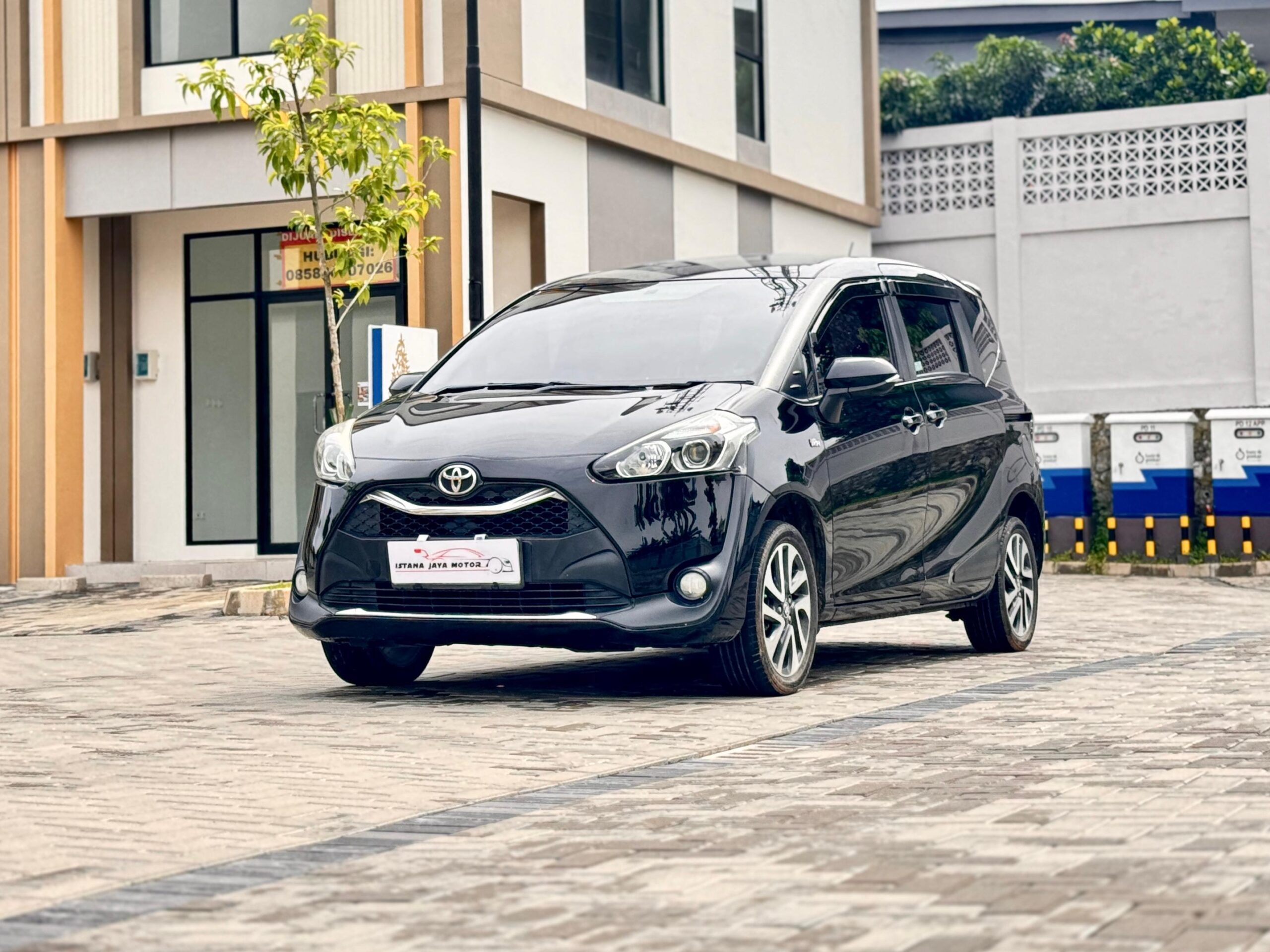 SIENTA V AT HITAM 2020 - Gambar 2