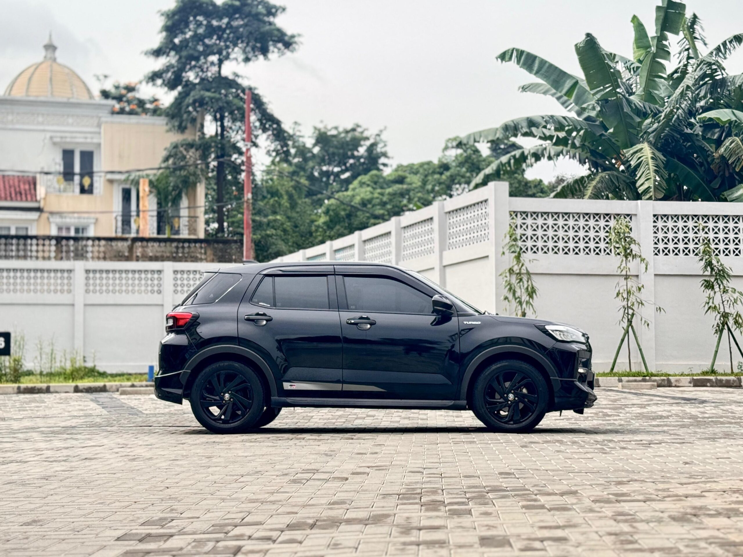 RAIZE 1.0 GR SPORT AT HITAM 2021 - Gambar 4