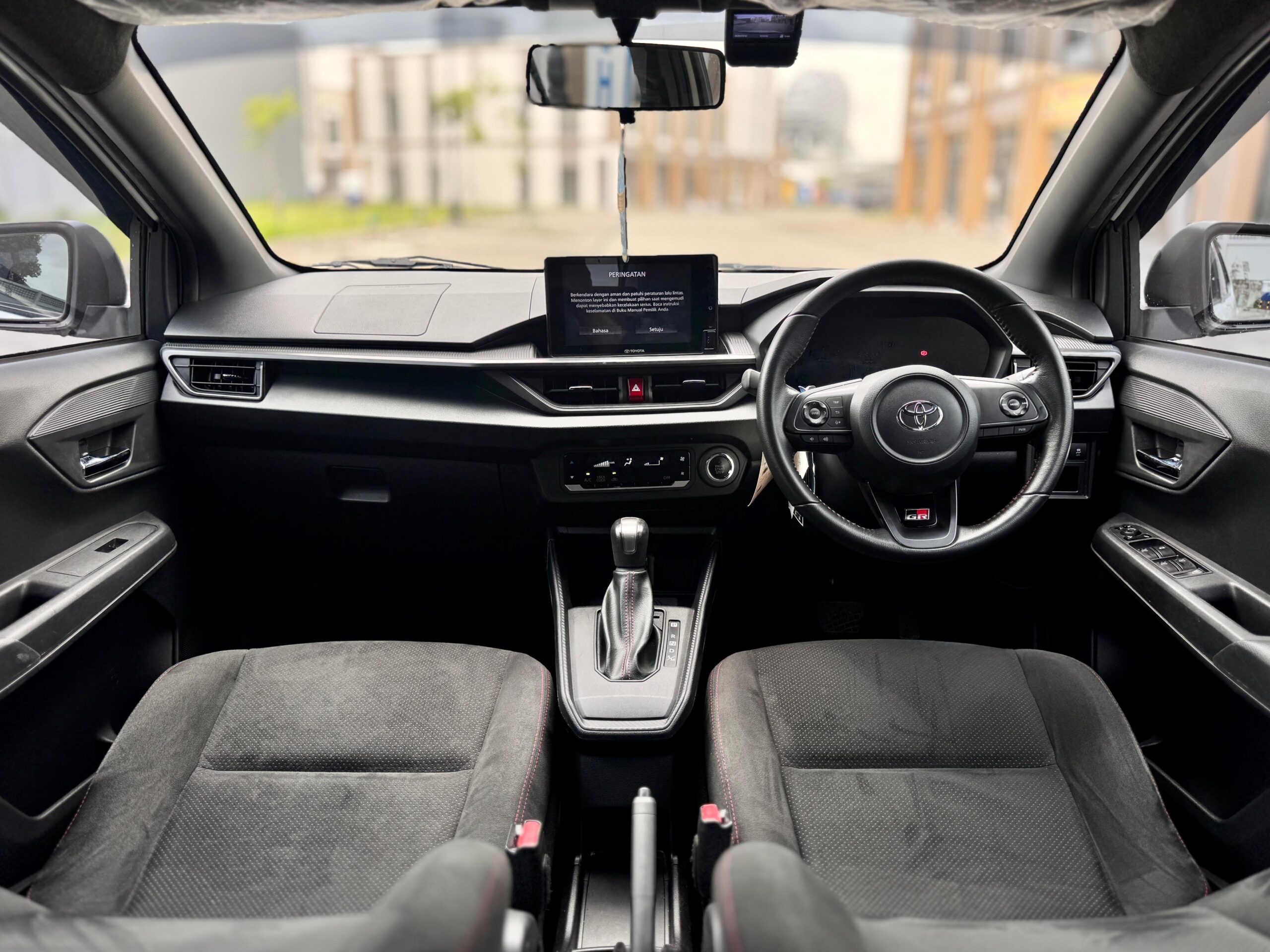 AGYA 1.2 GR SPORT AT PUTIH 2023 - Gambar 10