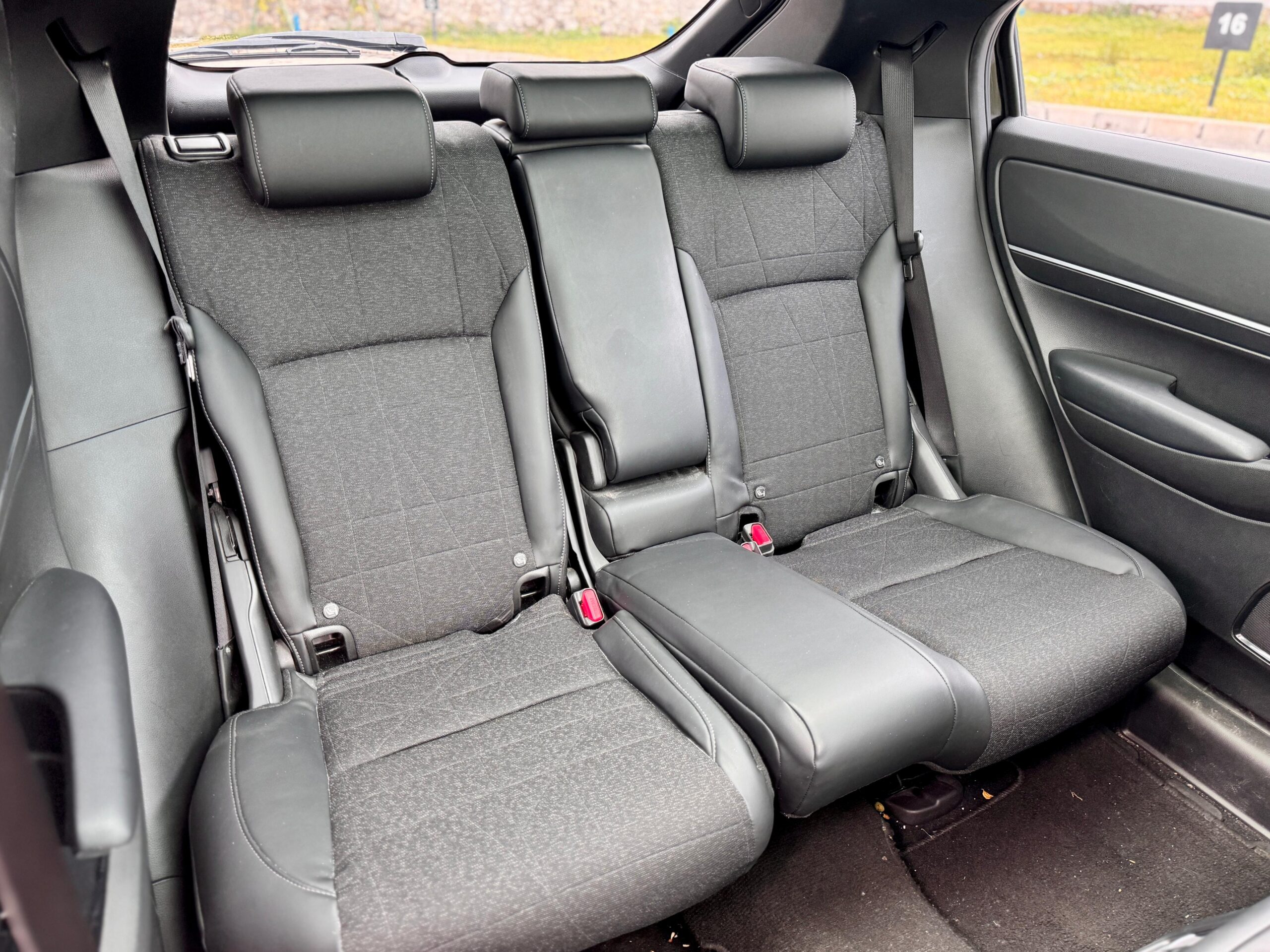 HRV SE AT HITAM 2022 - Gambar 14