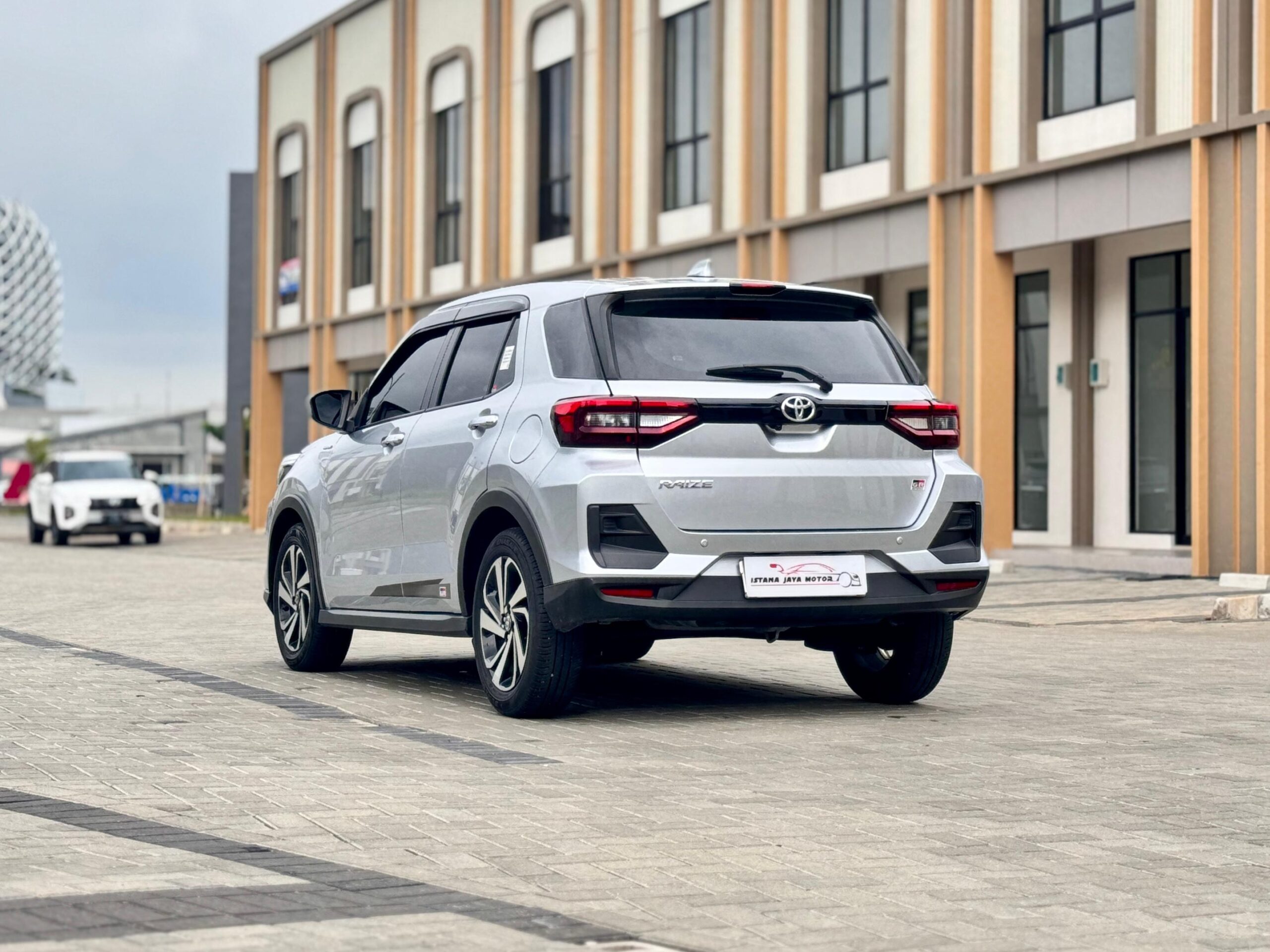 RAIZE 1.0 G AT SILVER 2025 - Gambar 6