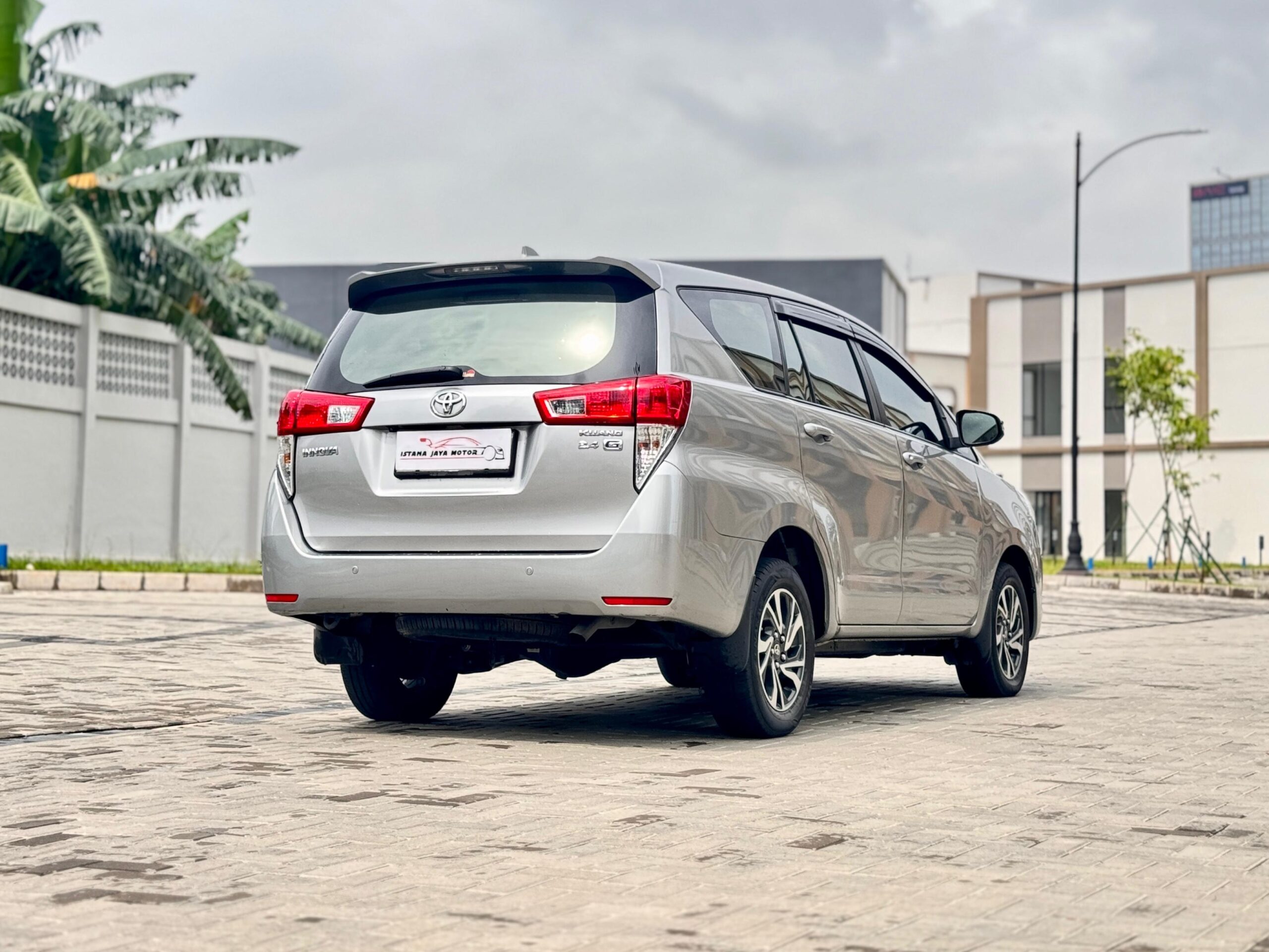 INNOVA 2.4 G MT SILVER 2022 - Gambar 4