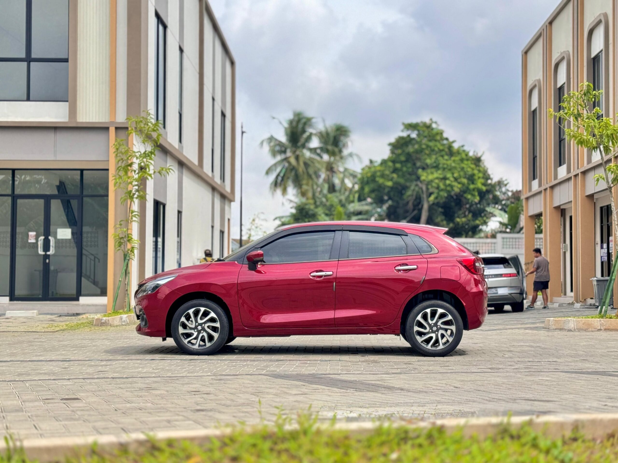 BALENO HB AT MERAH 2023 - Gambar 4