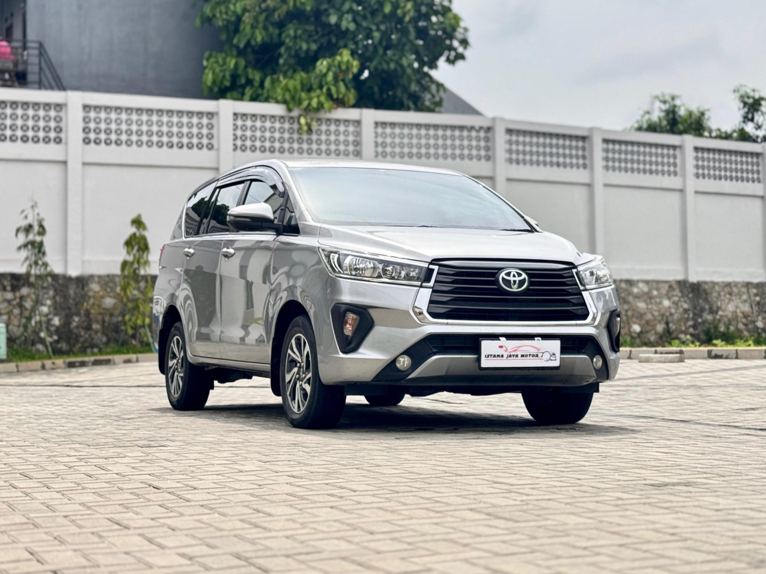 INNOVA 2.4 G MT SILVER 2022 - Gambar 2