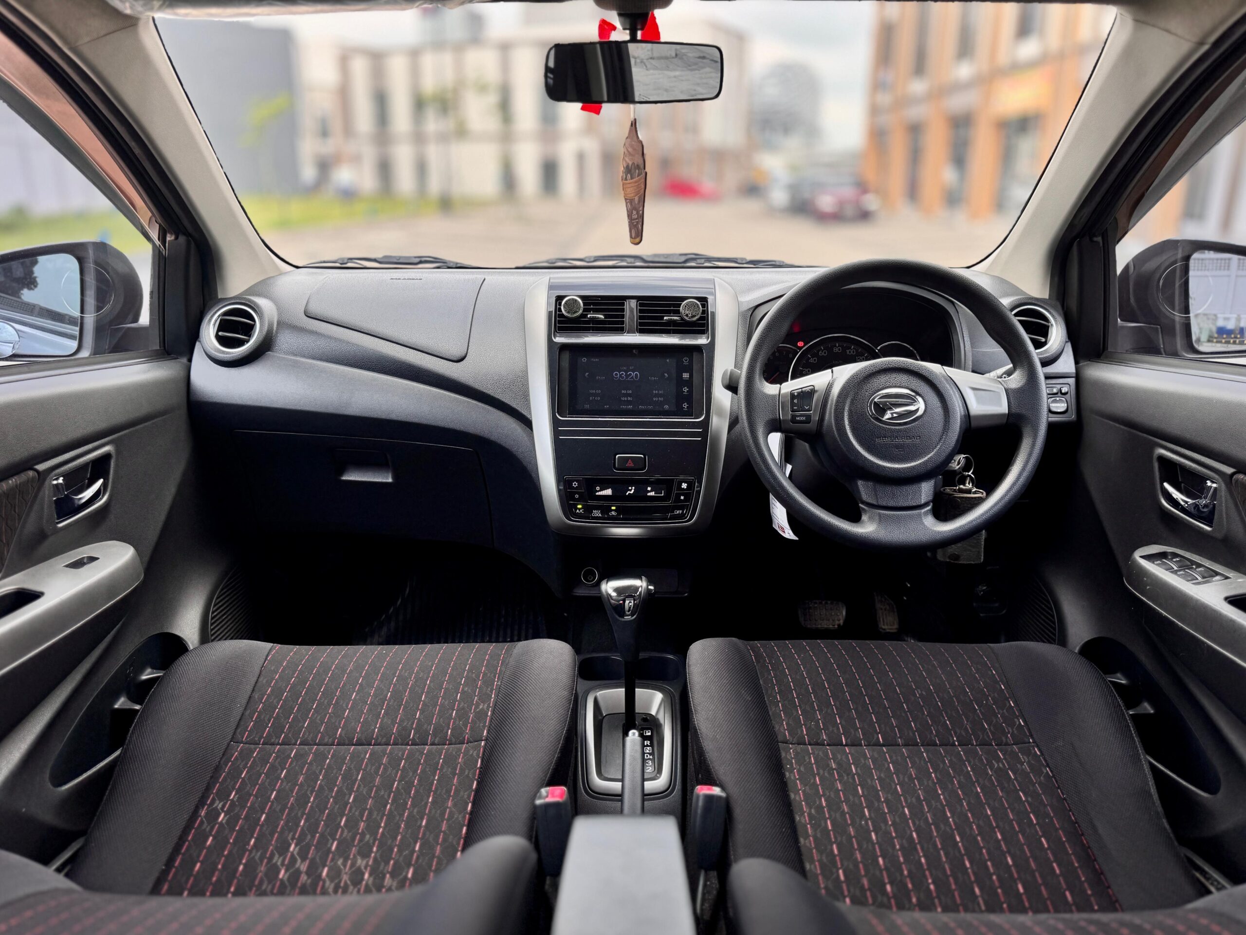 AYLA 1.2 R AT ABU 2022 - Gambar 10