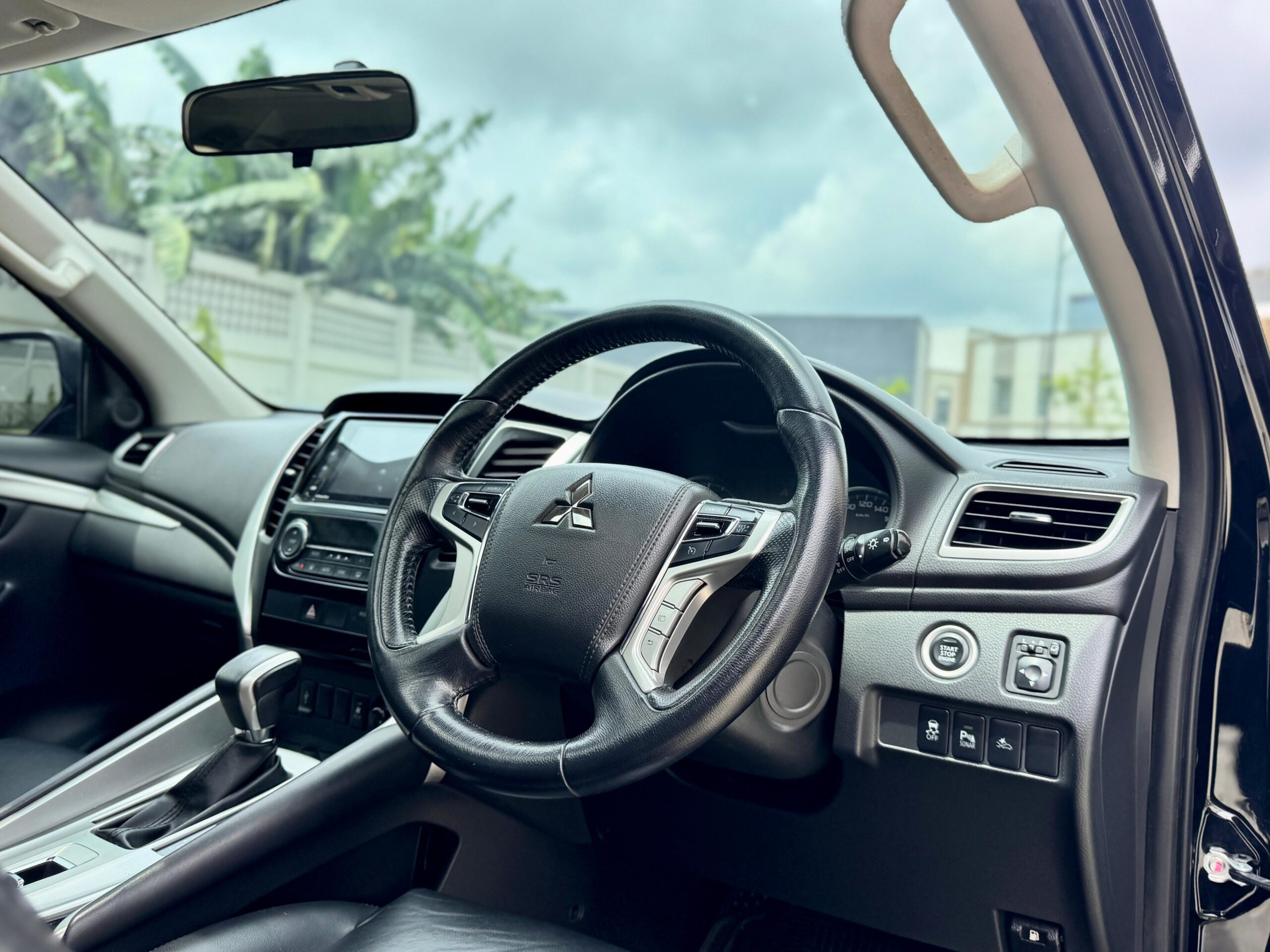 PAJERO SPORT DAKAR AT HITAM 2018 - Gambar 11