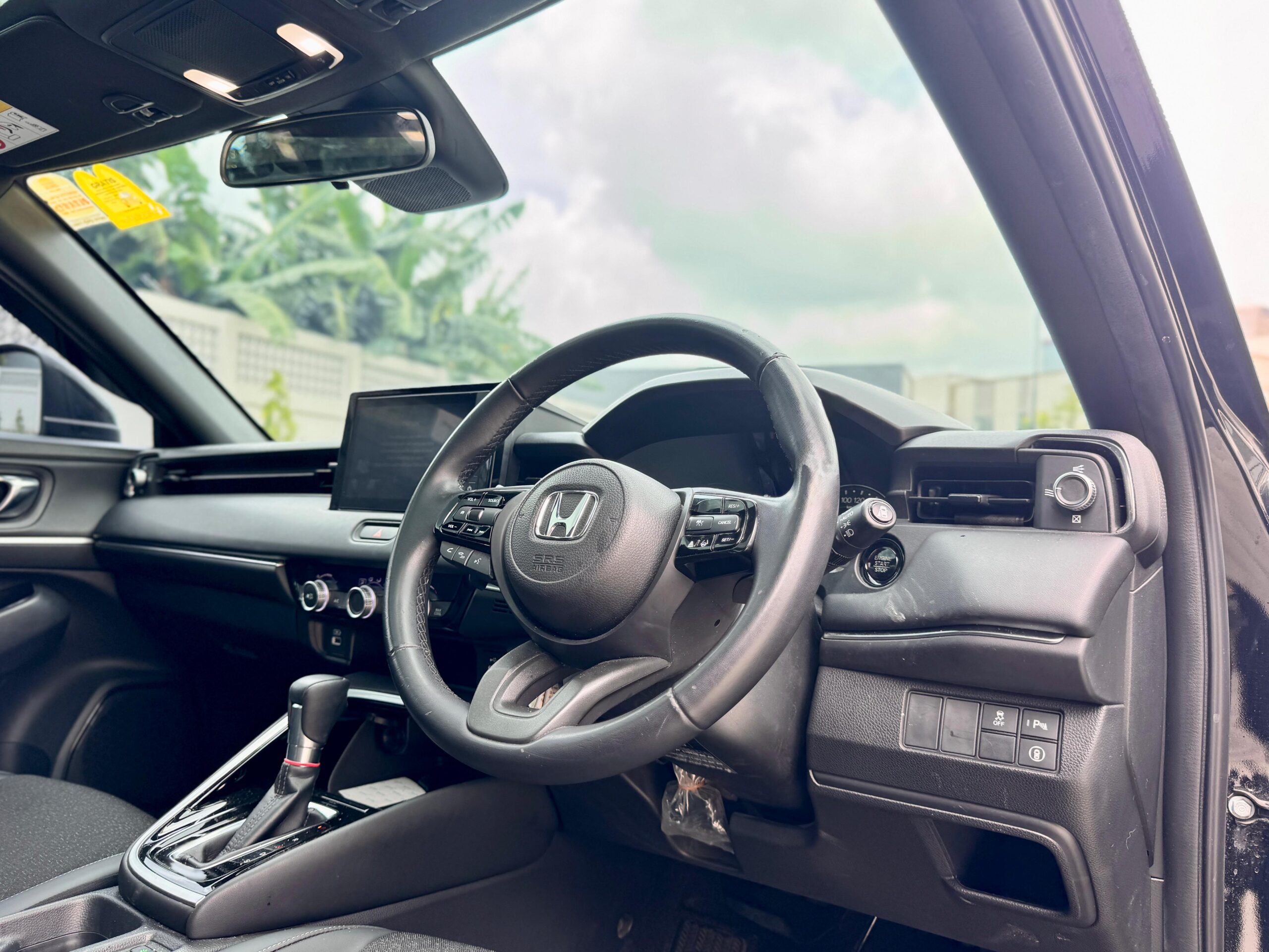 HRV SE AT HITAM 2022 - Gambar 11