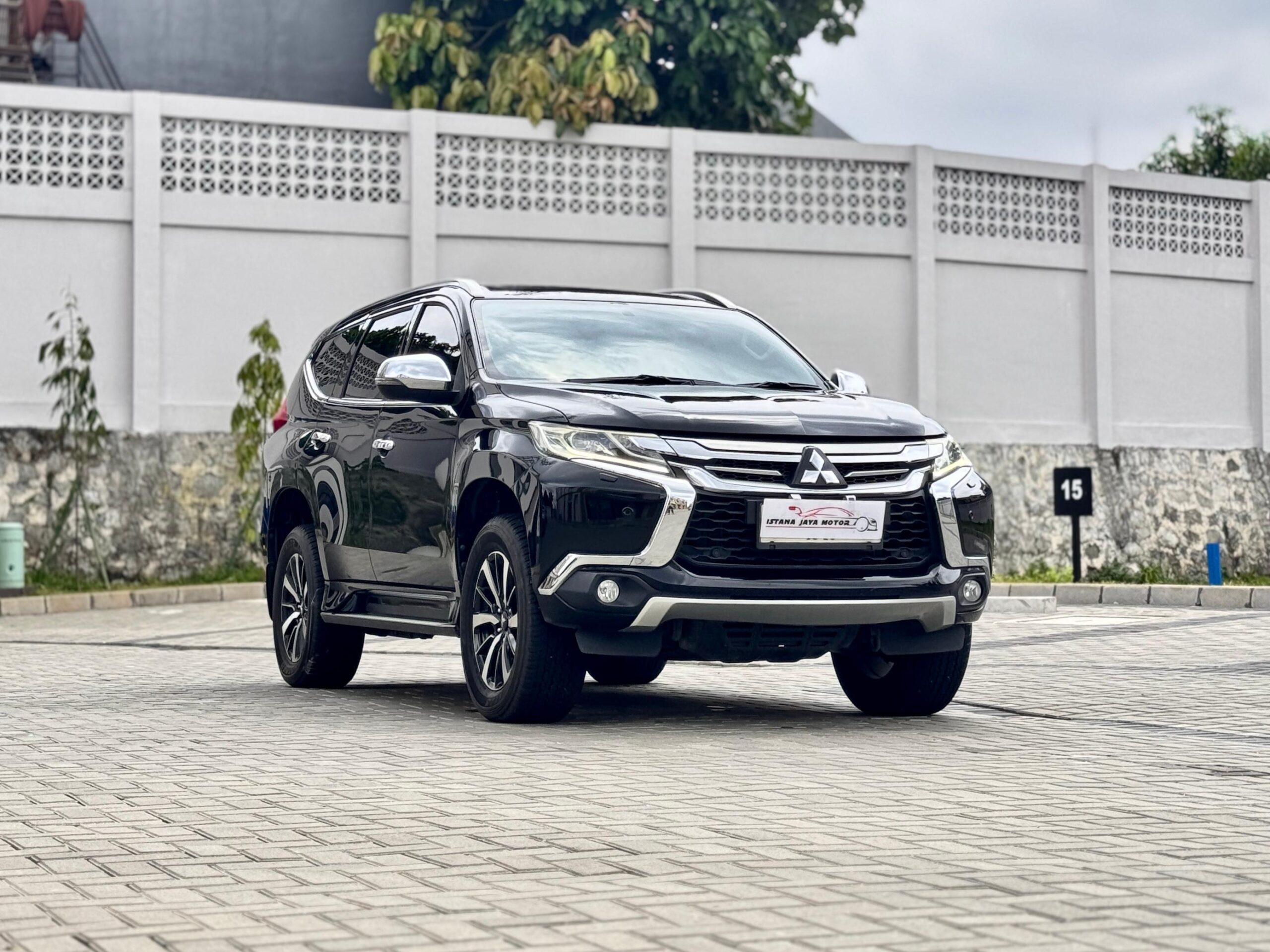 PAJERO SPORT DAKAR AT HITAM 2018 - Gambar 2