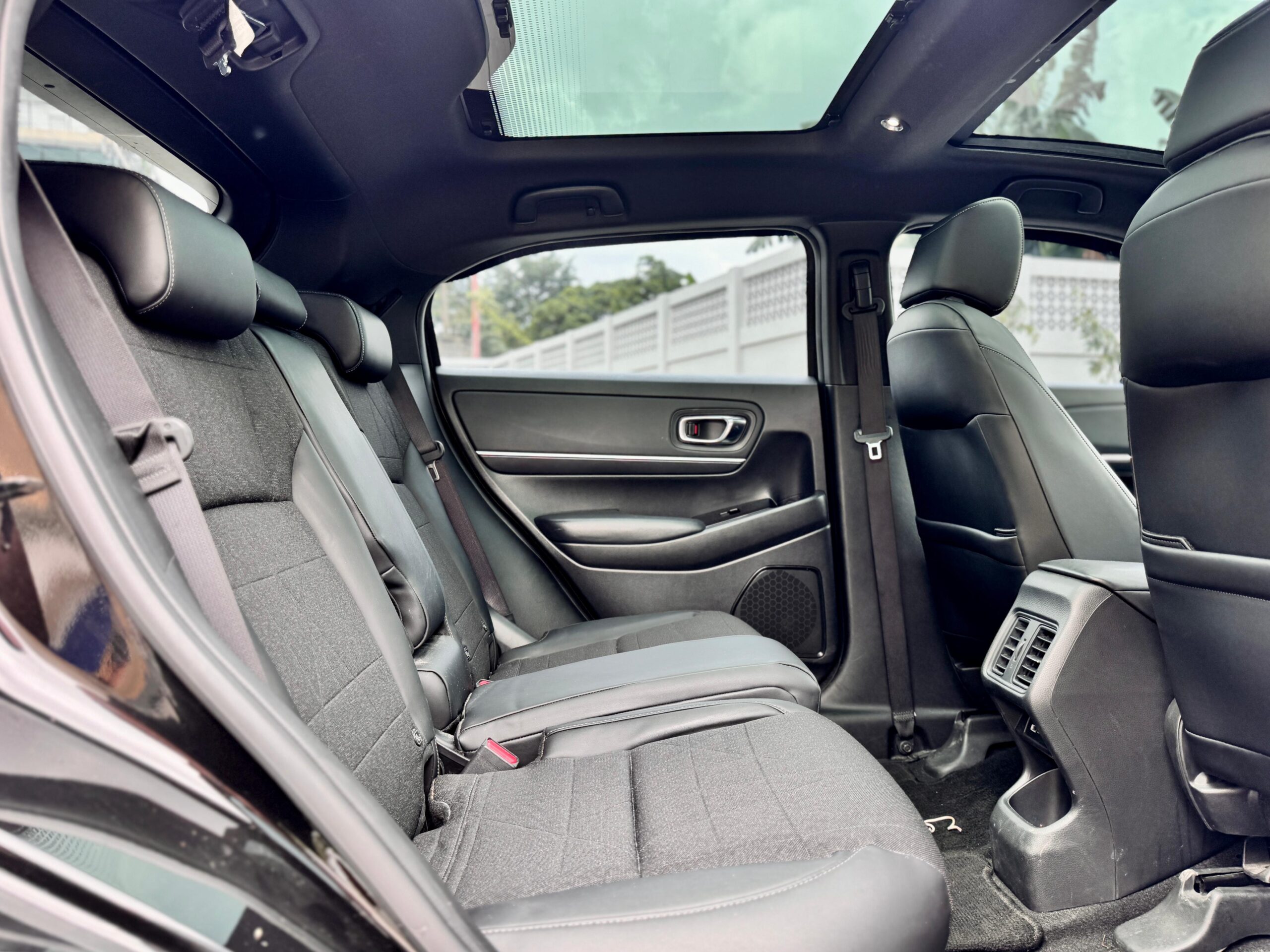 HRV SE AT HITAM 2022 - Gambar 15