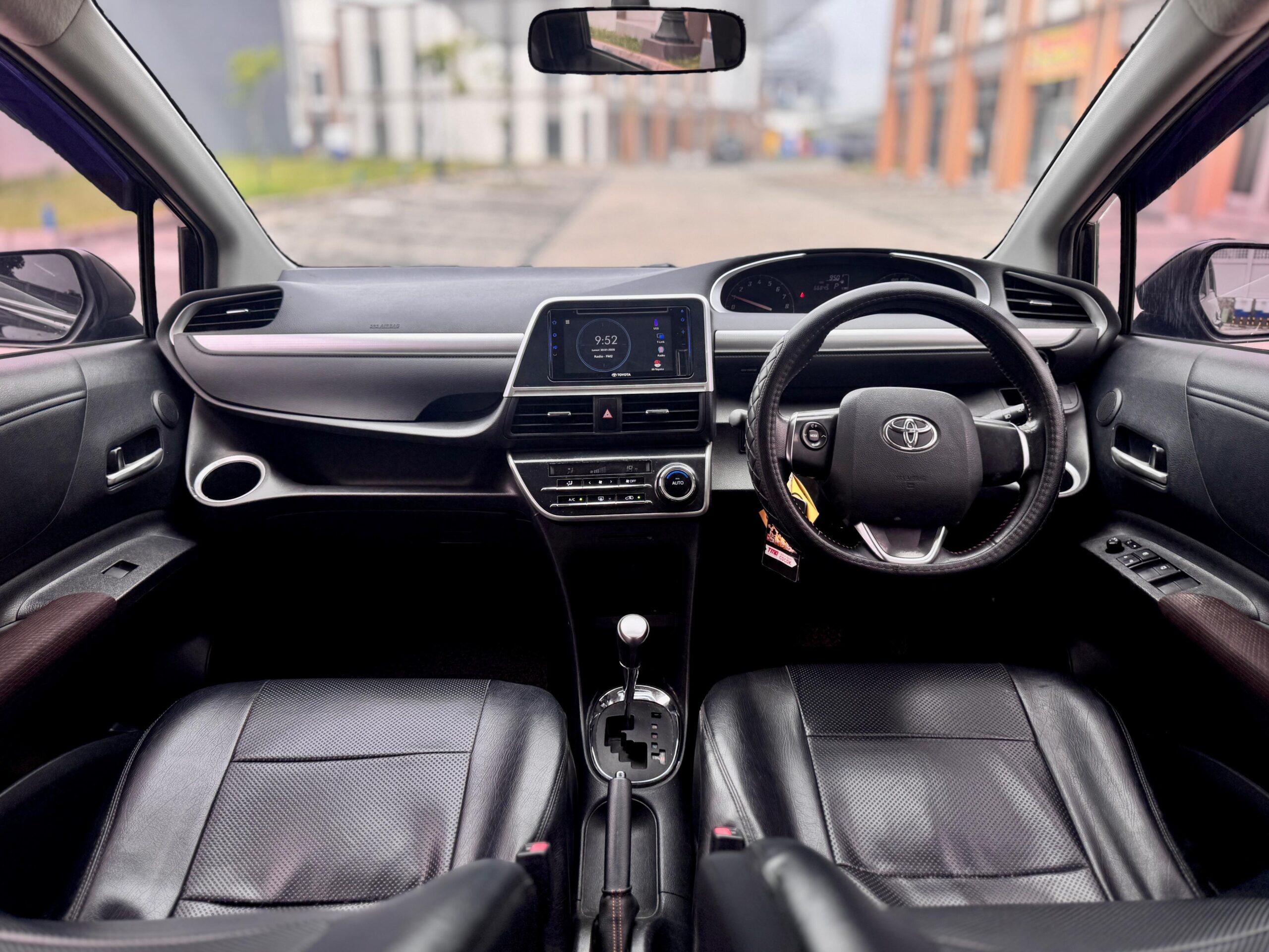 SIENTA V AT HITAM 2020 - Gambar 9