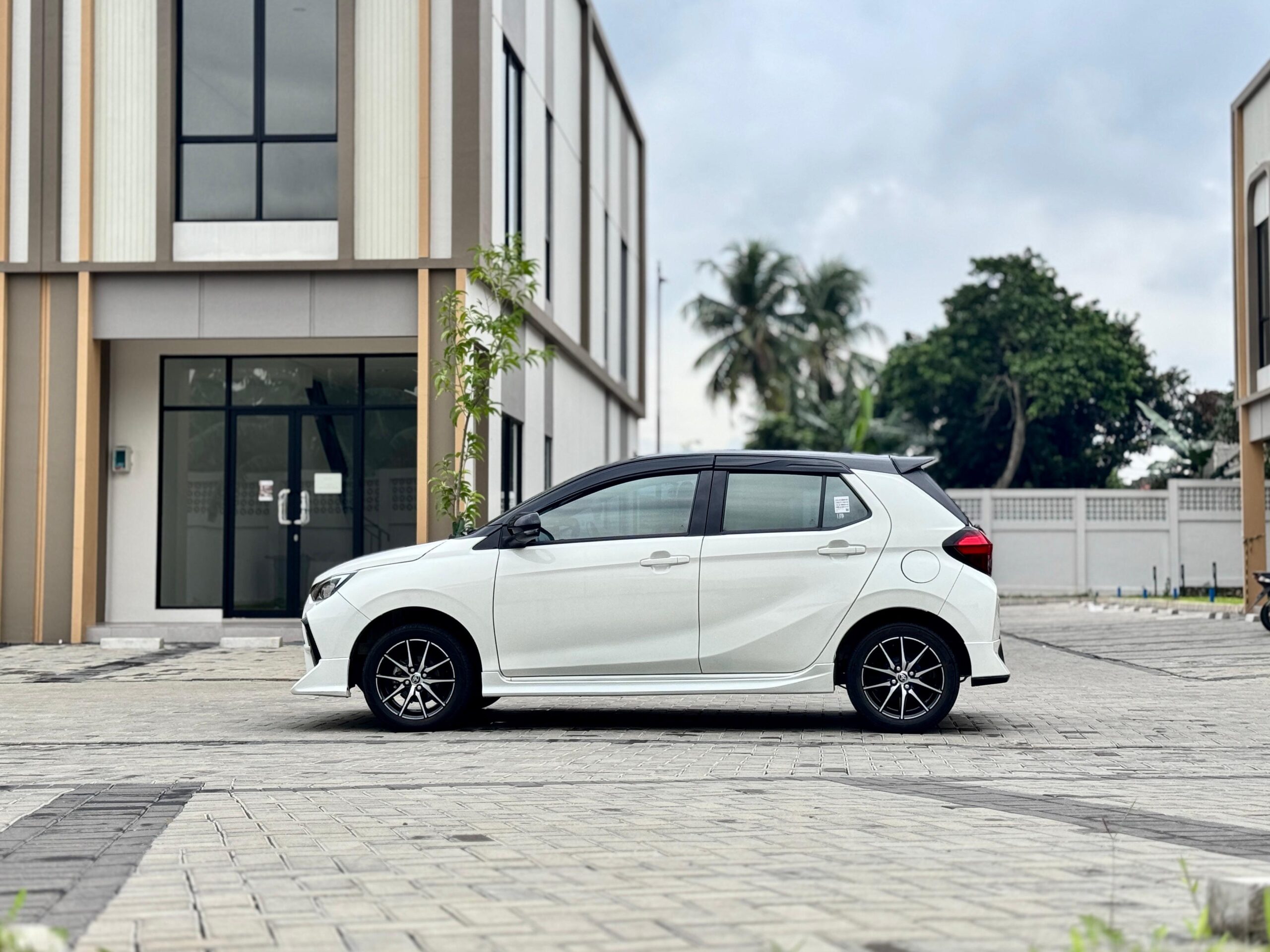 AGYA 1.2 GR SPORT AT PUTIH 2023 - Gambar 4