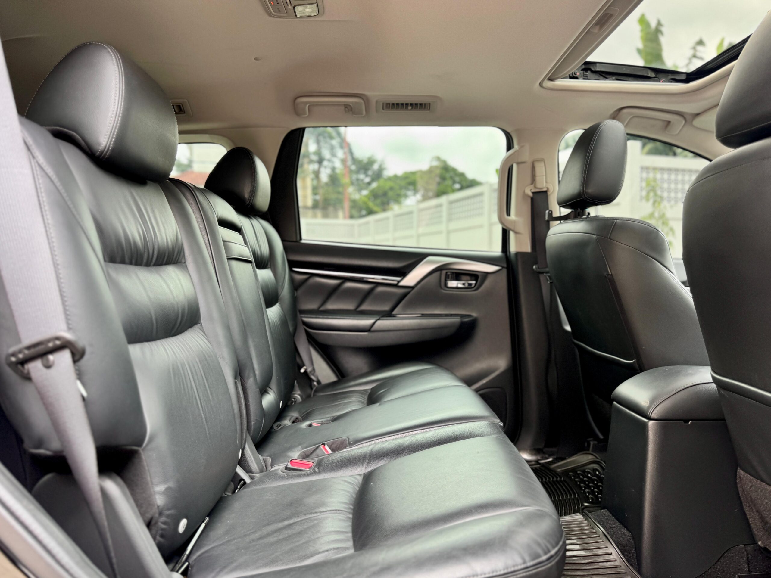 PAJERO SPORT DAKAR AT HITAM 2018 - Gambar 16