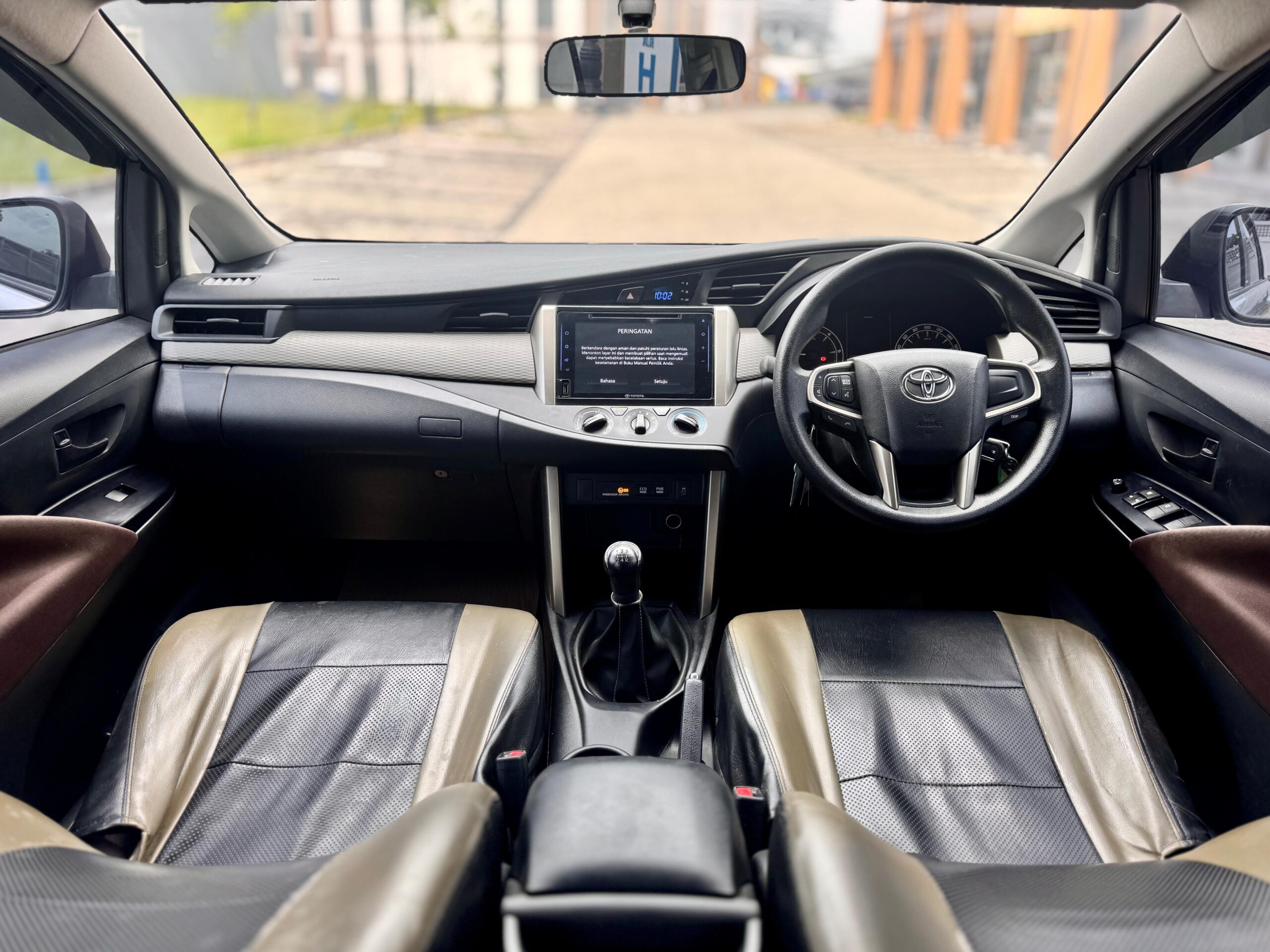 INNOVA 2.4 G MT SILVER 2022 - Gambar 9