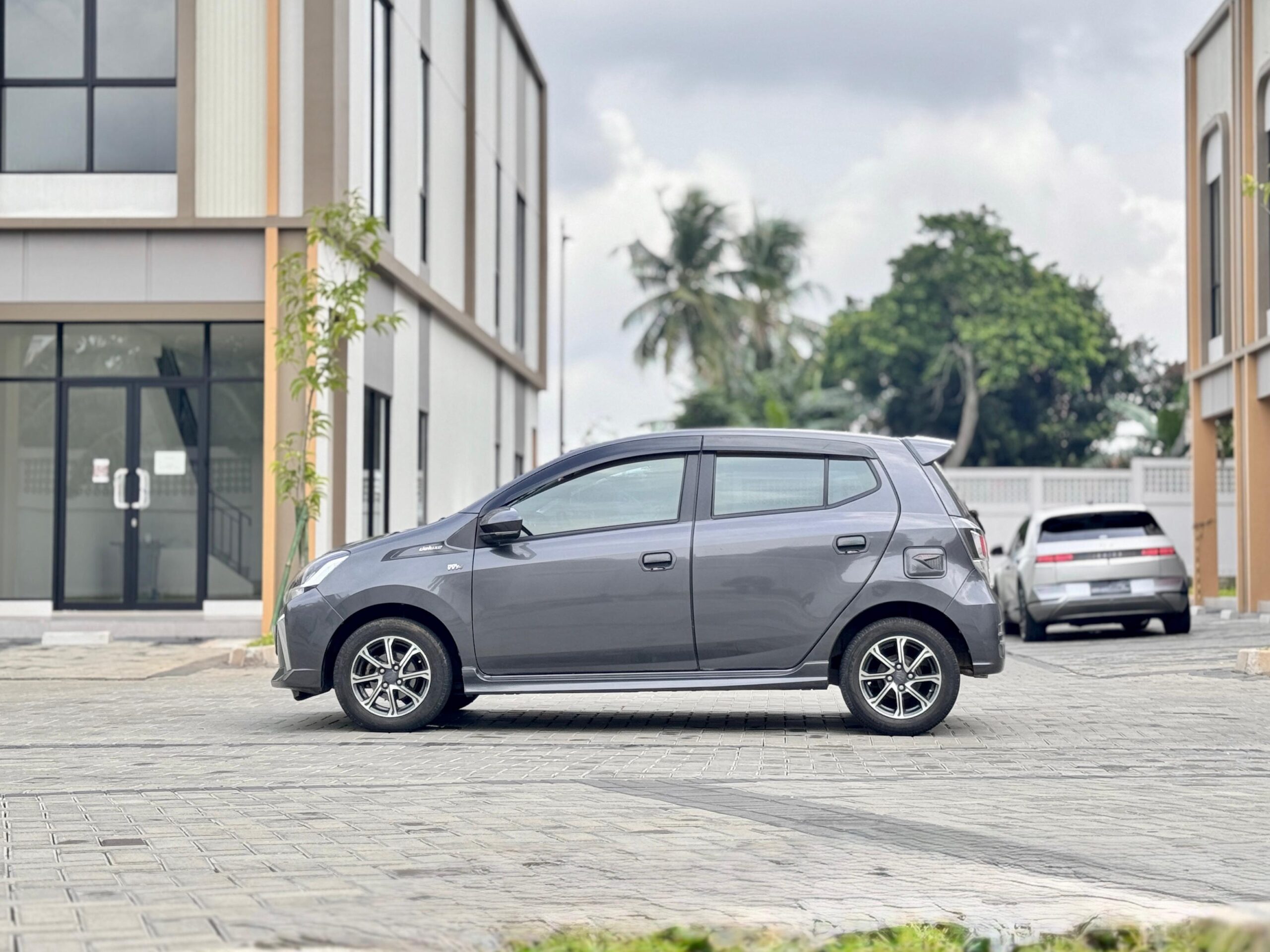 AYLA 1.2 R AT ABU 2022 - Gambar 4