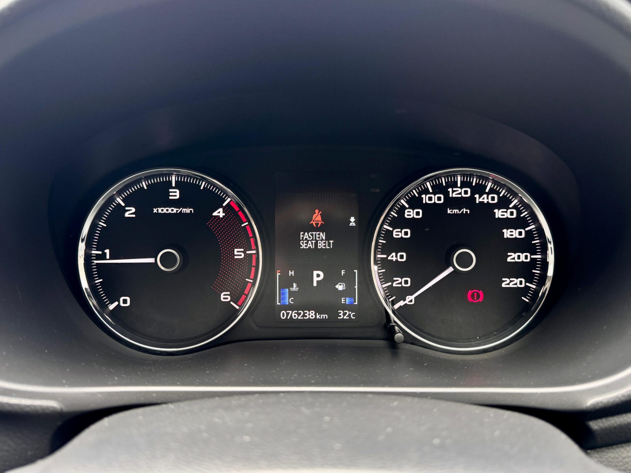 PAJERO SPORT DAKAR AT HITAM 2018 - Gambar 8