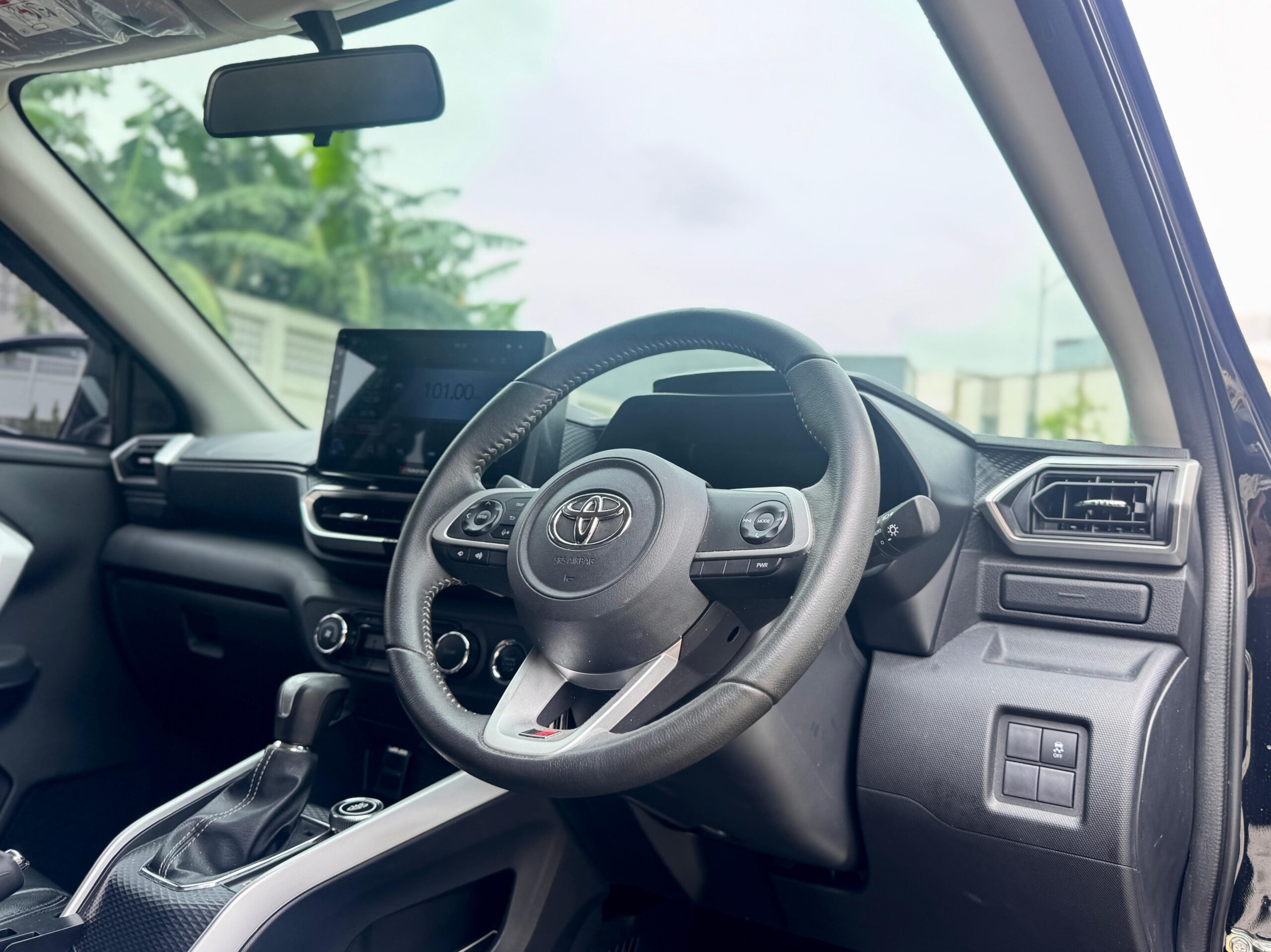 RAIZE 1.0 GR SPORT AT HITAM 2021 - Gambar 9