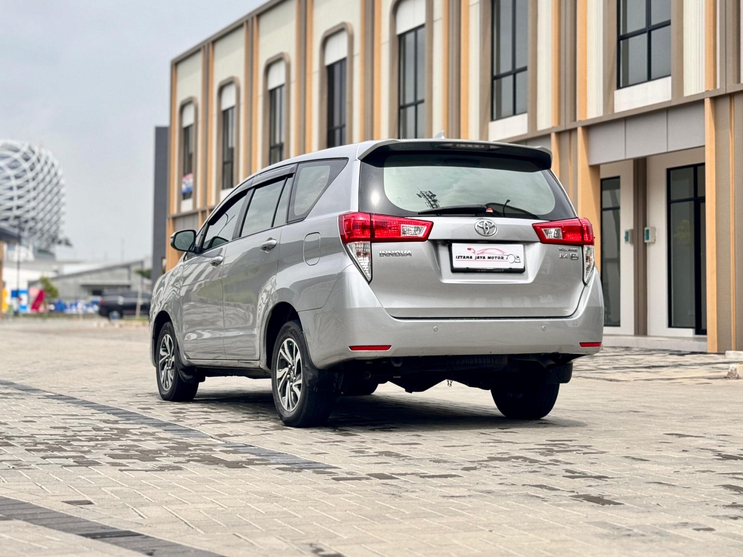 INNOVA 2.4 G MT SILVER 2022 - Gambar 5