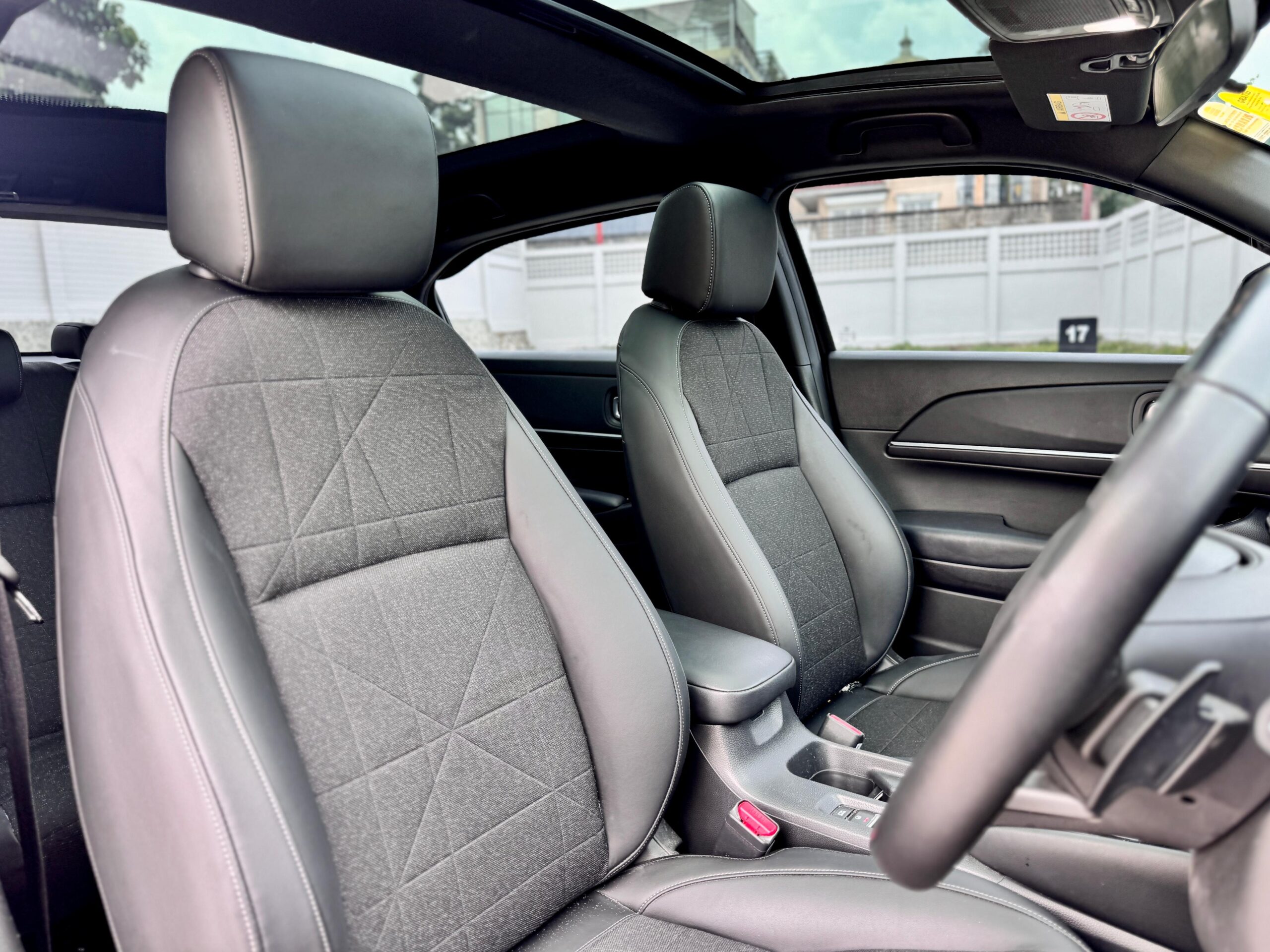 HRV SE AT HITAM 2022 - Gambar 13