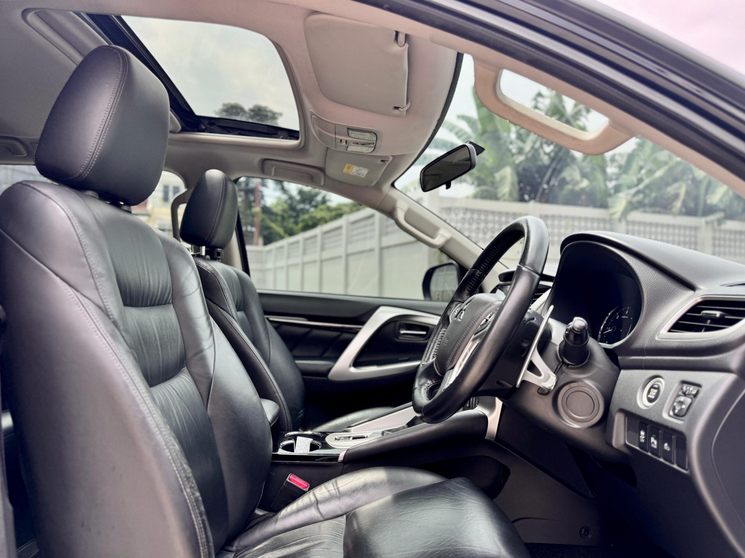 PAJERO SPORT DAKAR AT HITAM 2018 - Gambar 10