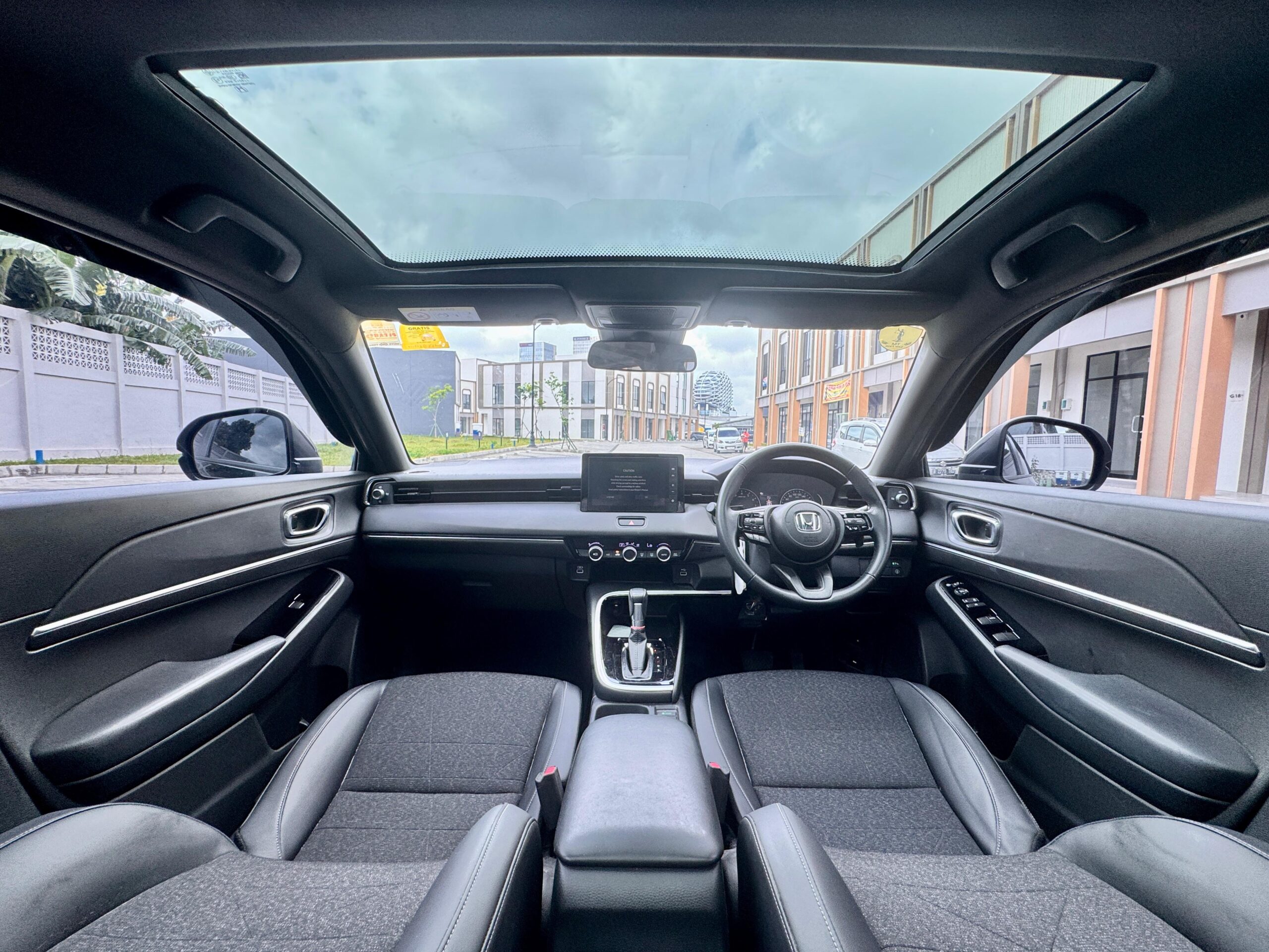 HRV SE AT HITAM 2022 - Gambar 10