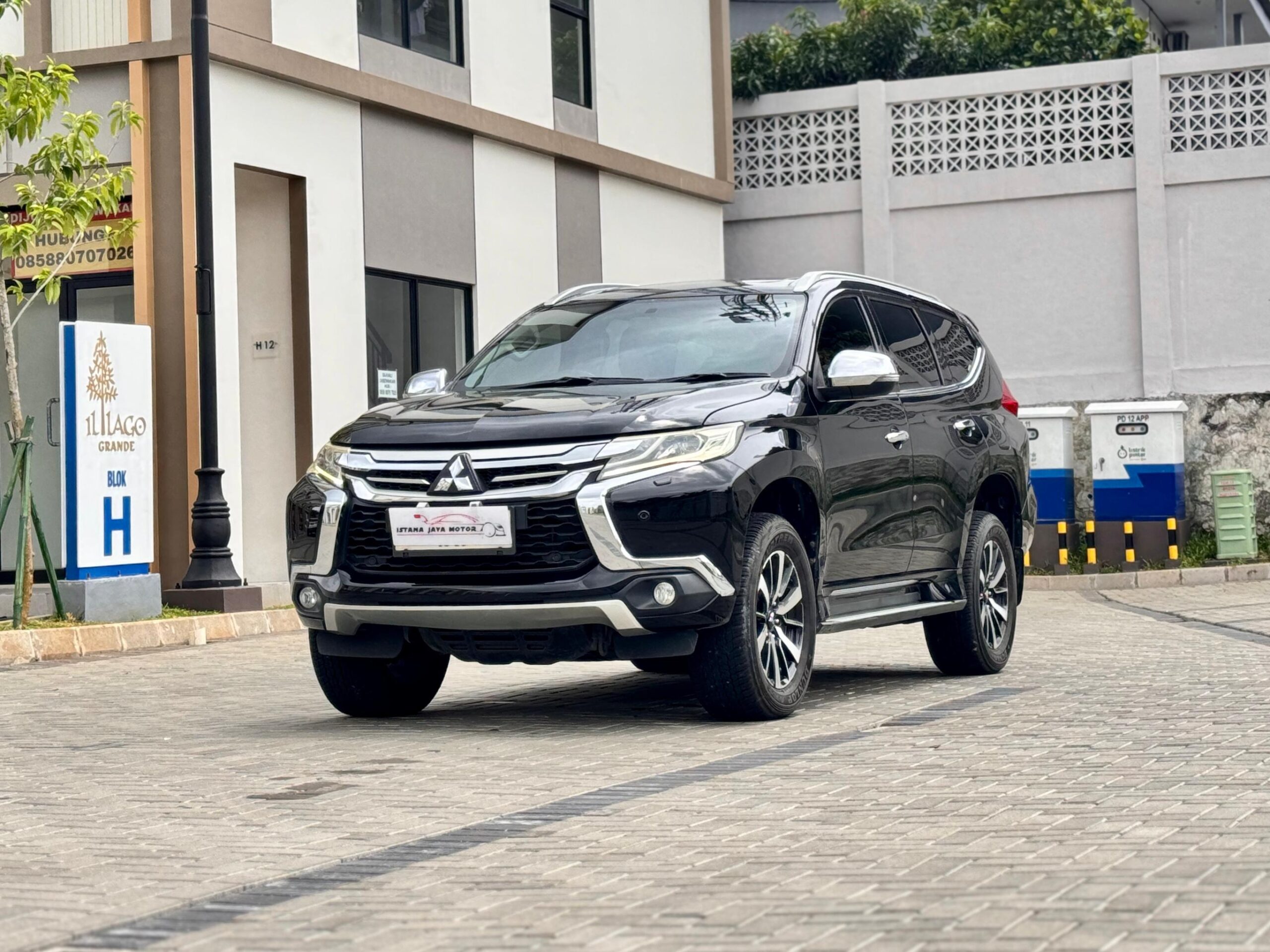 PAJERO SPORT DAKAR AT HITAM 2018 - Gambar 3