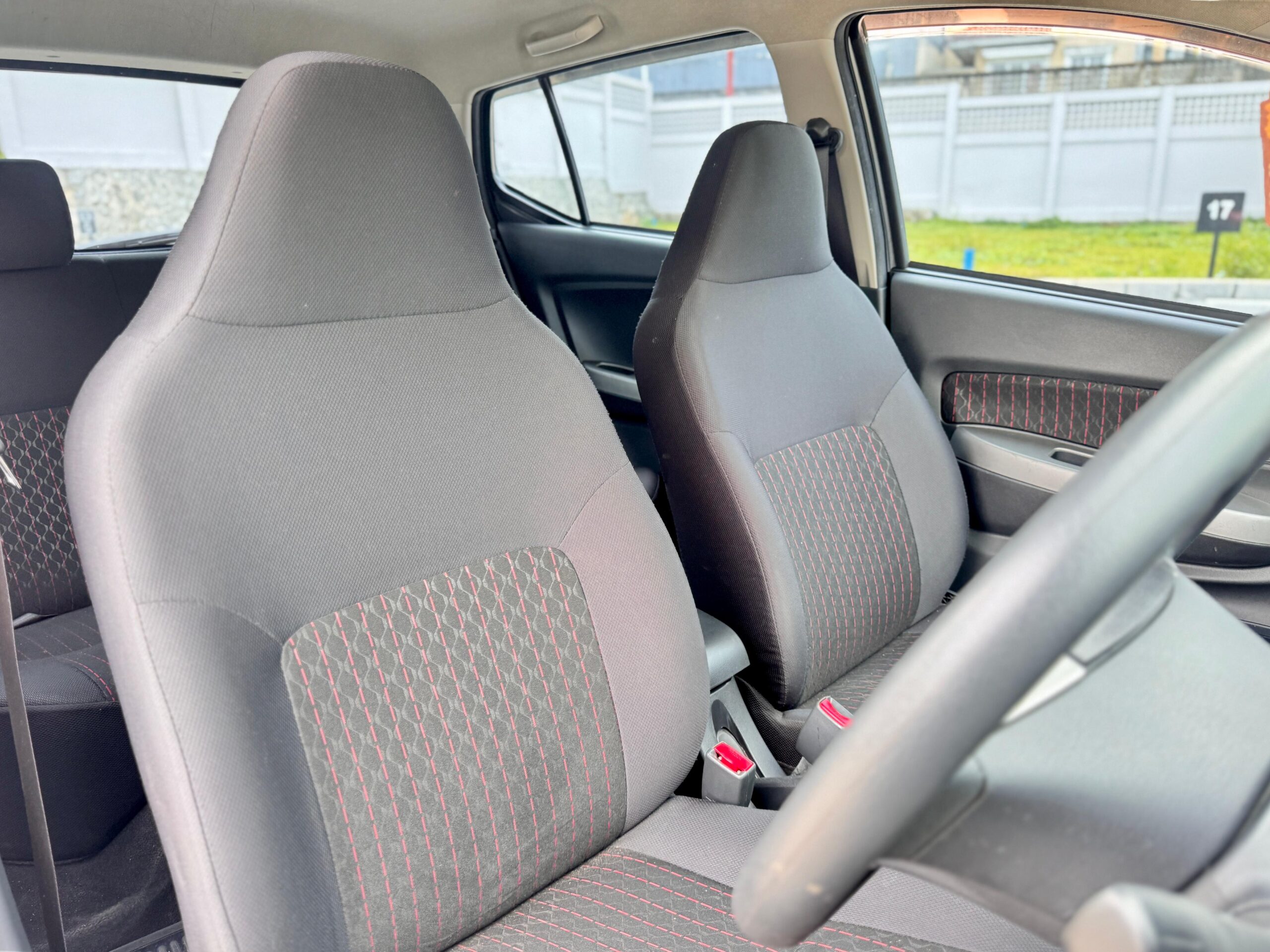 AYLA 1.2 R AT ABU 2022 - Gambar 12