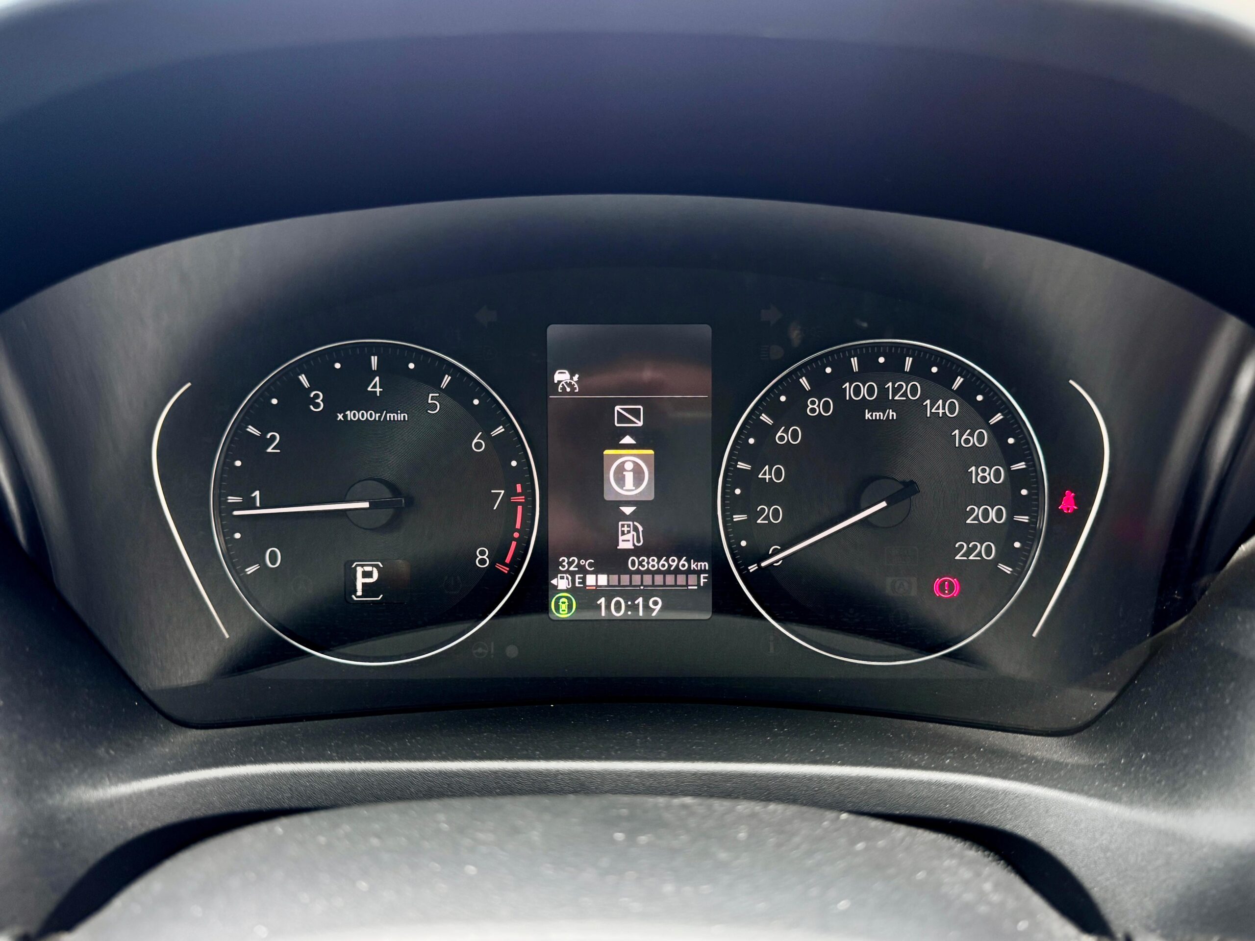 HRV SE AT HITAM 2022 - Gambar 8