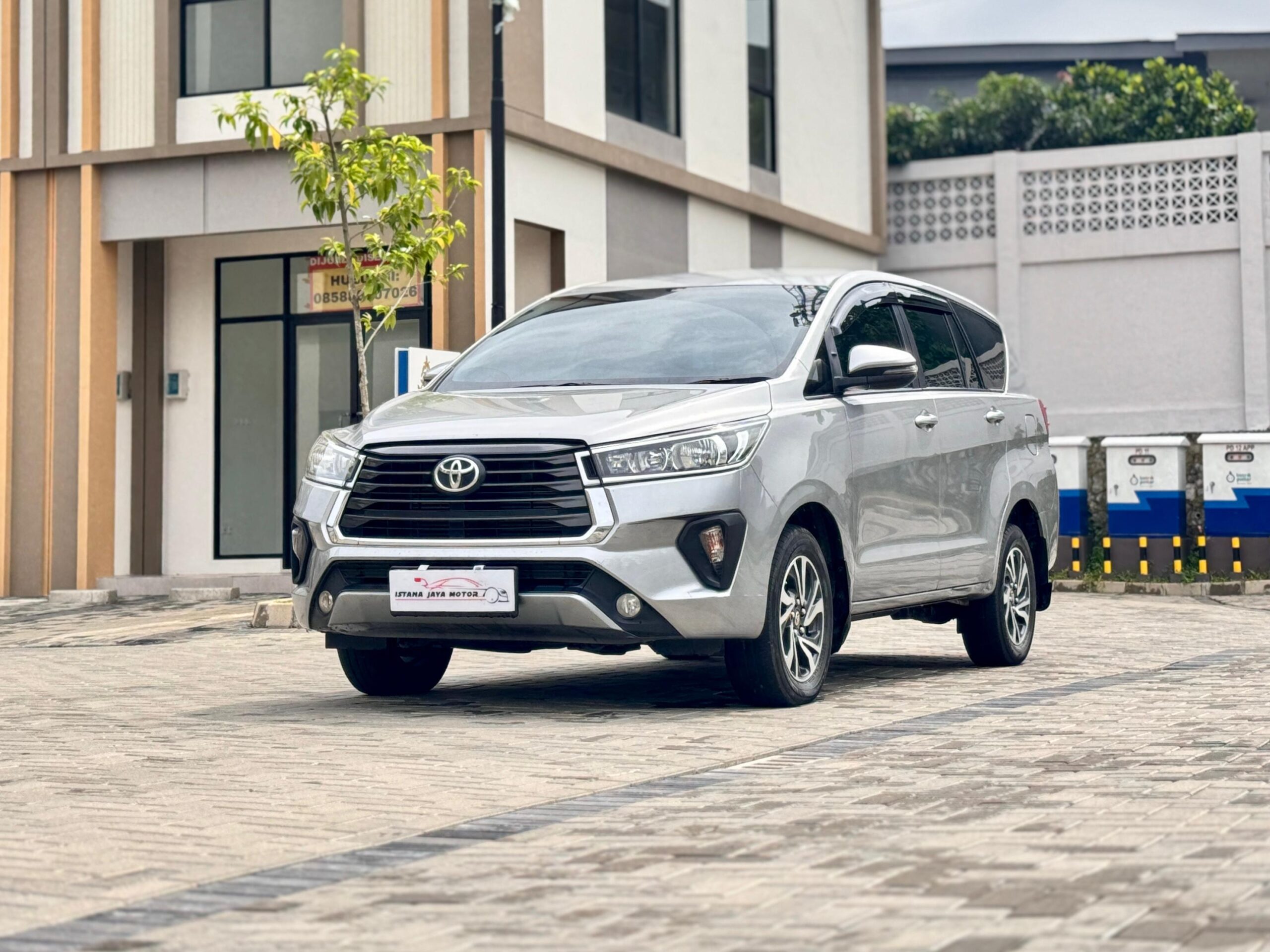 INNOVA 2.4 G MT SILVER 2022 - Gambar 3