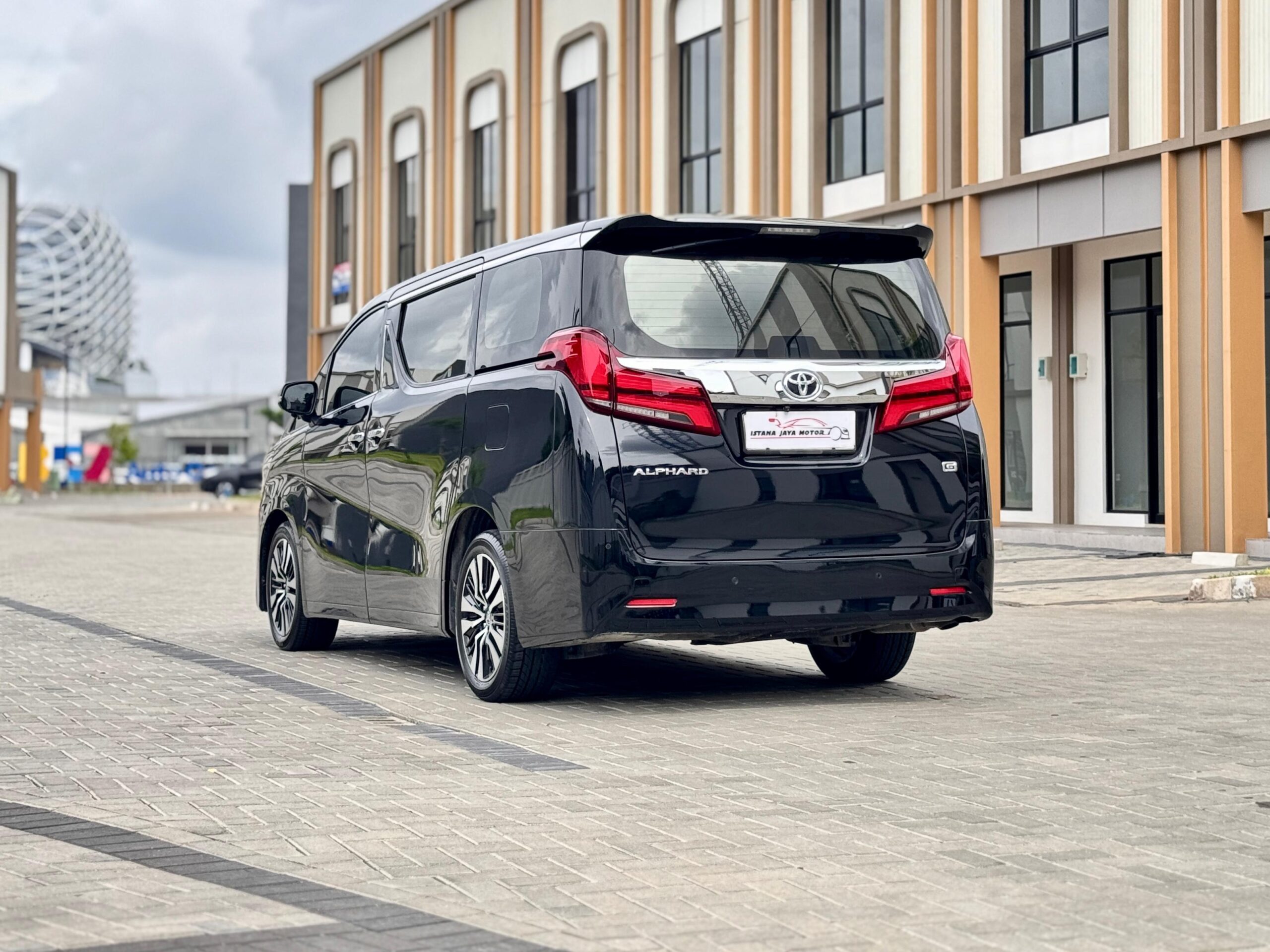 ALPHARD 2.5 G AT HITAM 2022 - Gambar 4