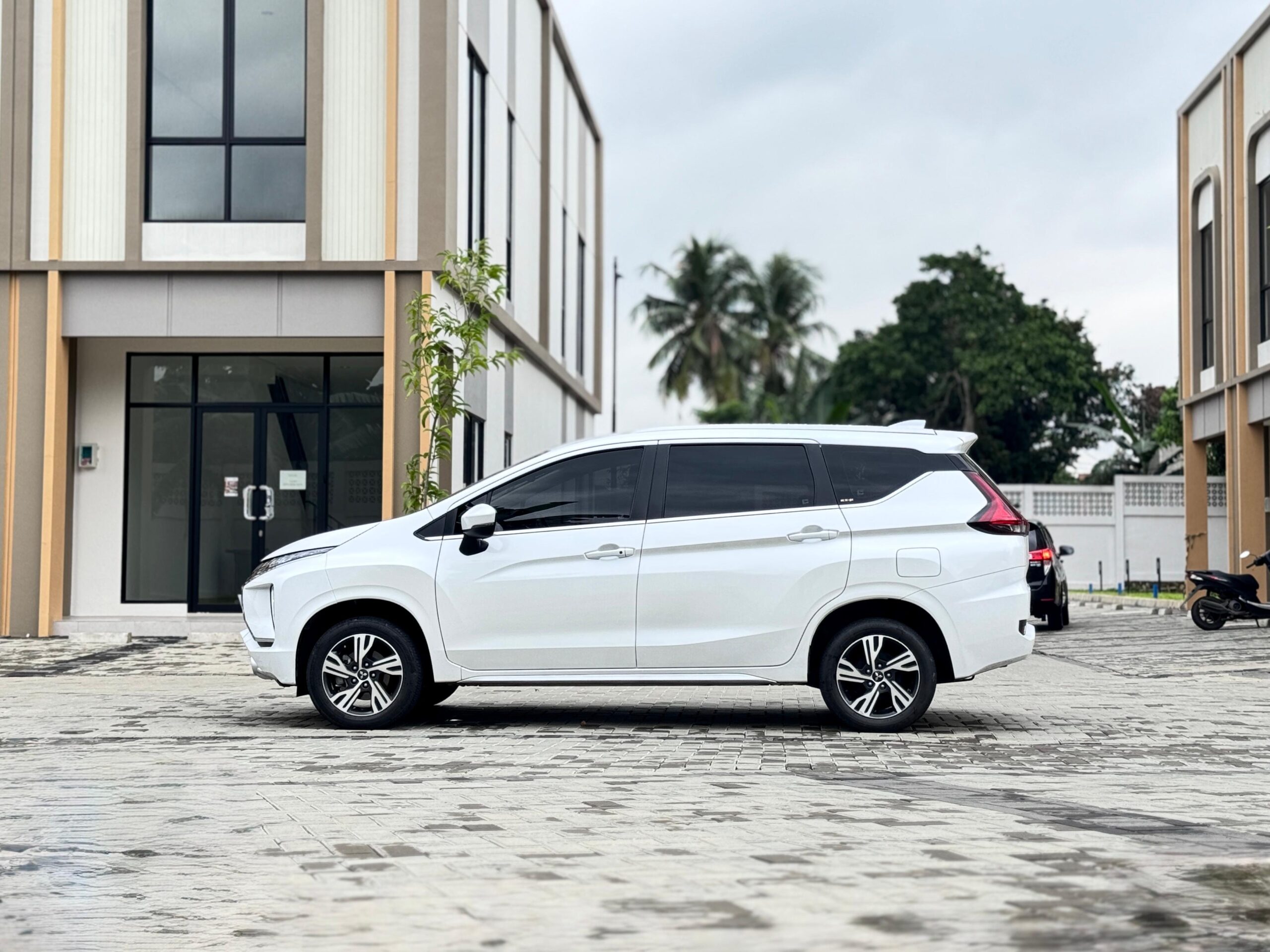 XPANDER SPORT AT PUTIH 2021 - Gambar 6