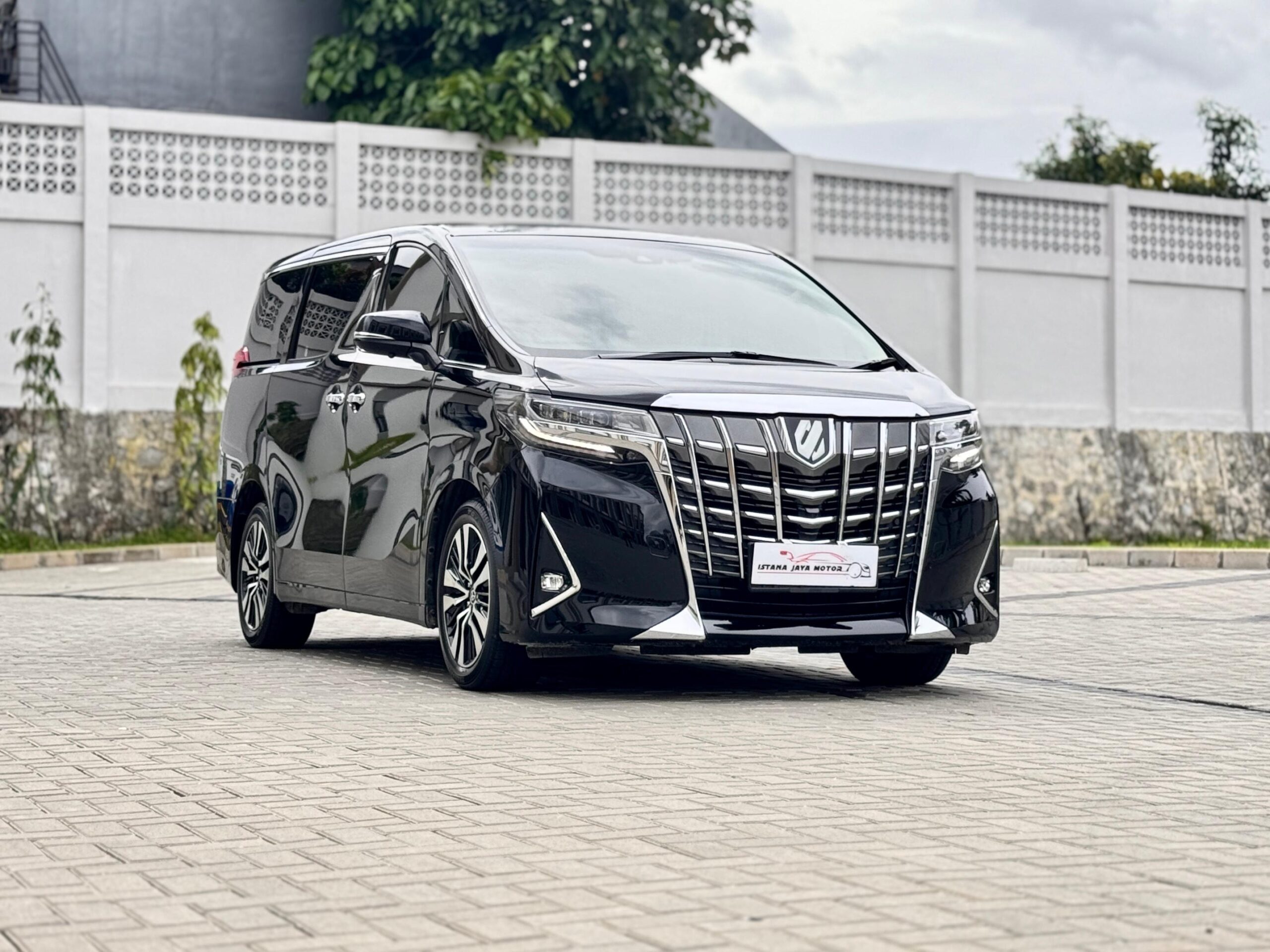 ALPHARD 2.5 G AT HITAM 2022 - Gambar 2