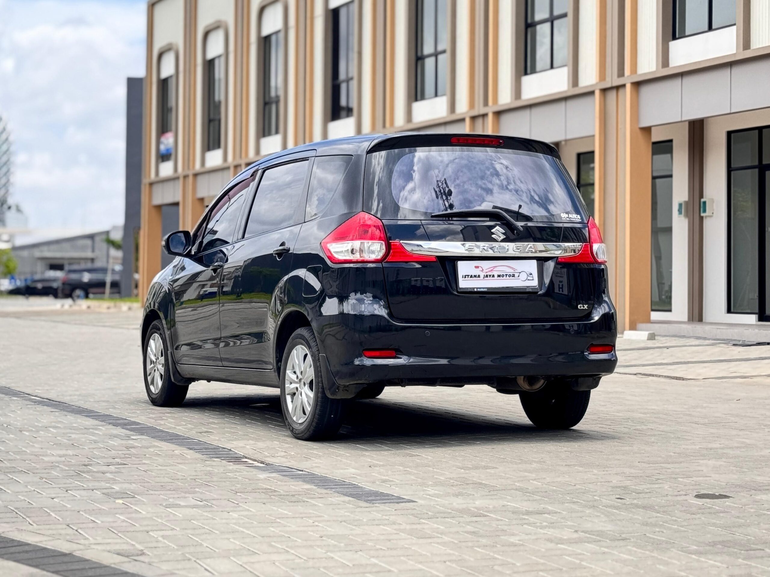 ERTIGA GX AT HITAM 2017 - Gambar 4