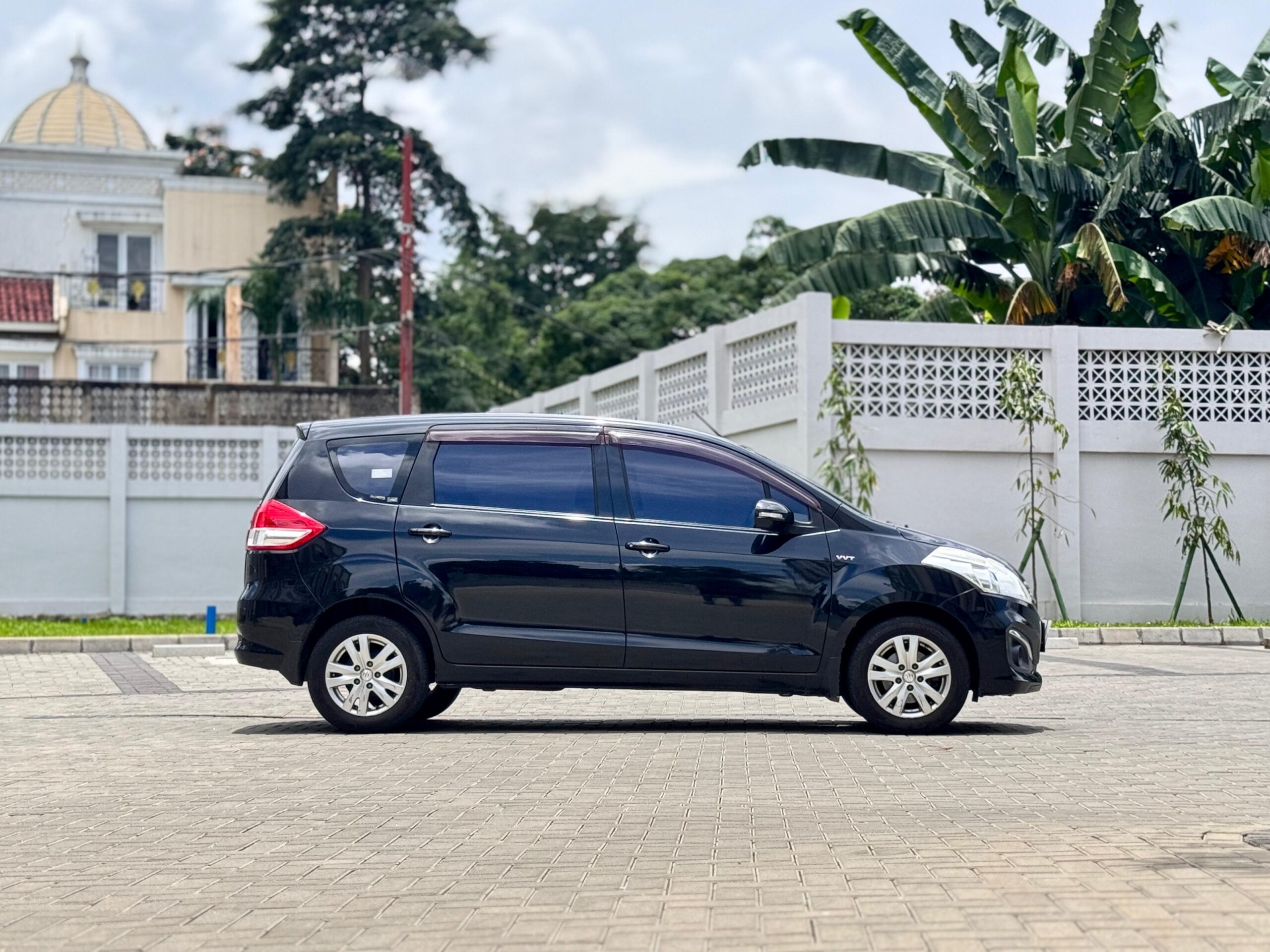 ERTIGA GX AT HITAM 2017 - Gambar 6