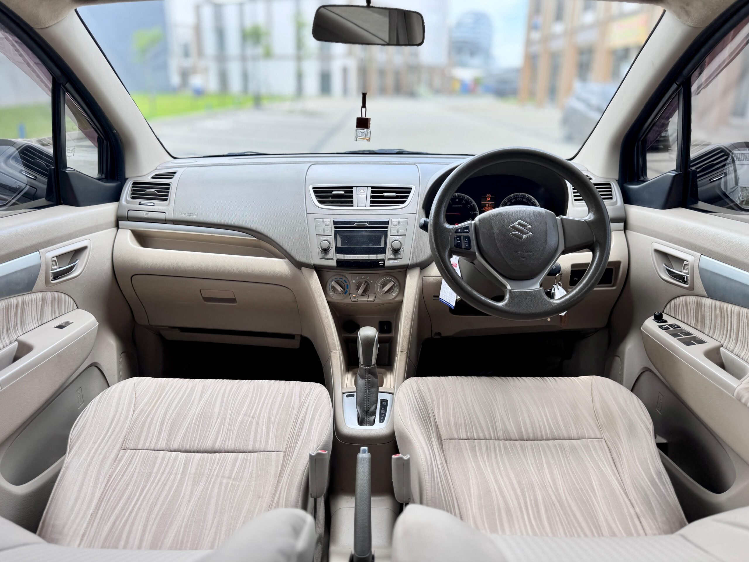 ERTIGA GX AT HITAM 2017 - Gambar 9