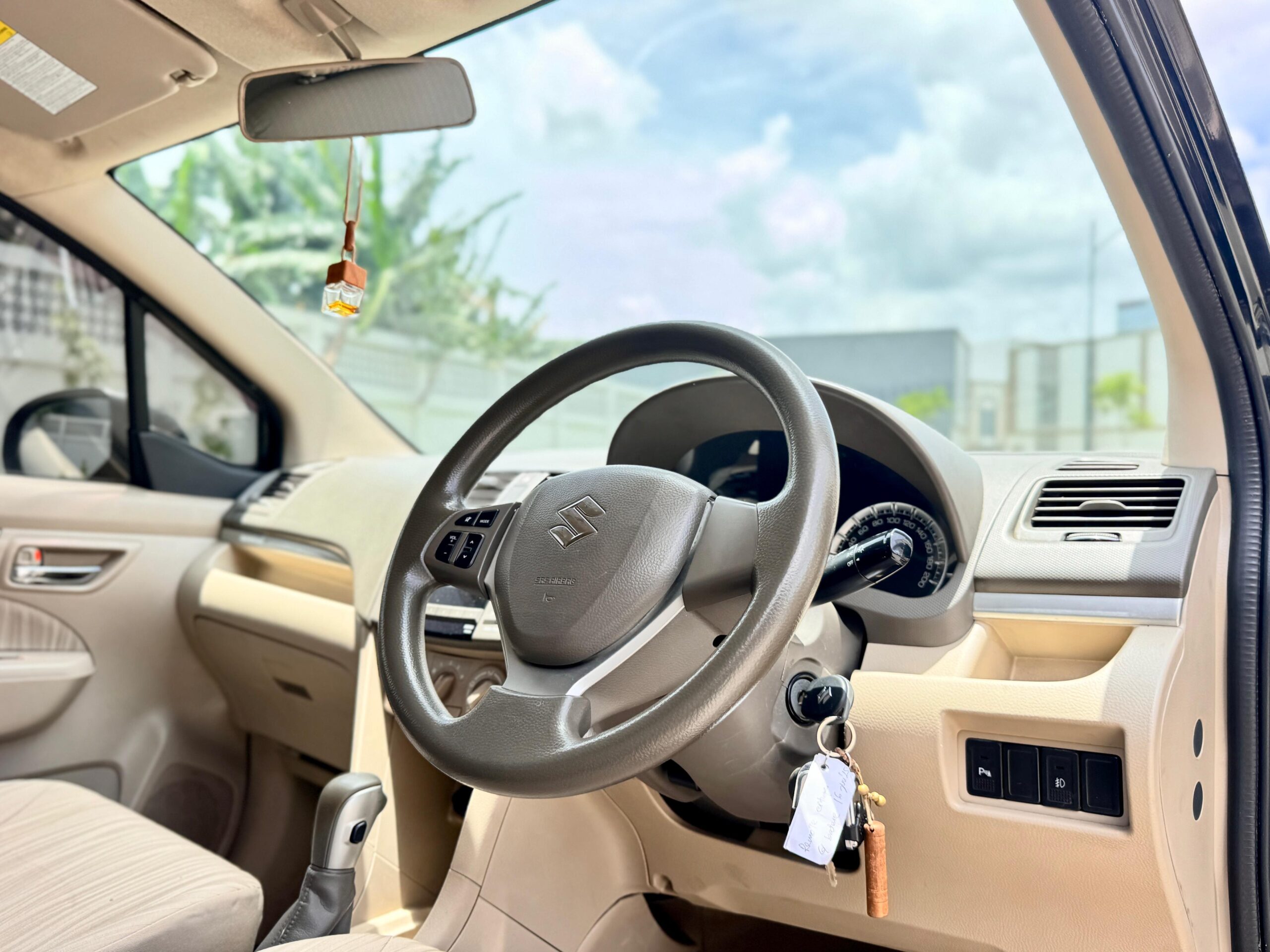 ERTIGA GX AT HITAM 2017 - Gambar 10