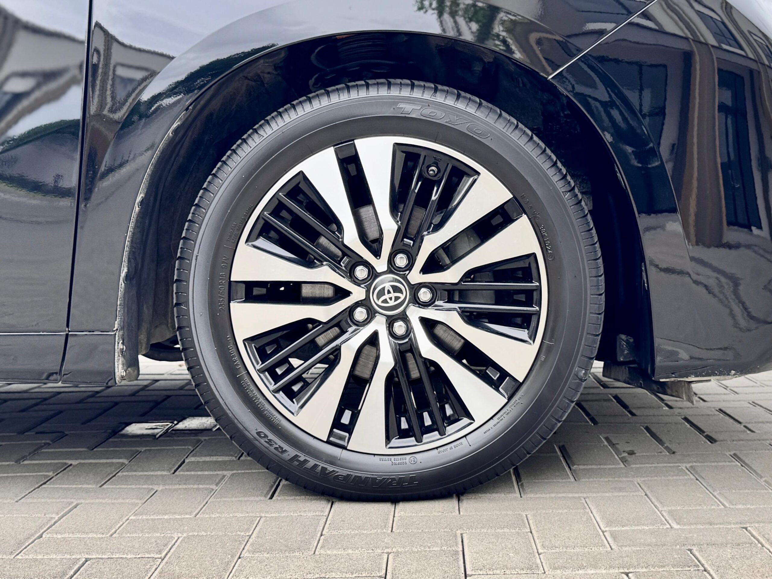 ALPHARD 2.5 G AT HITAM 2022 - Gambar 24