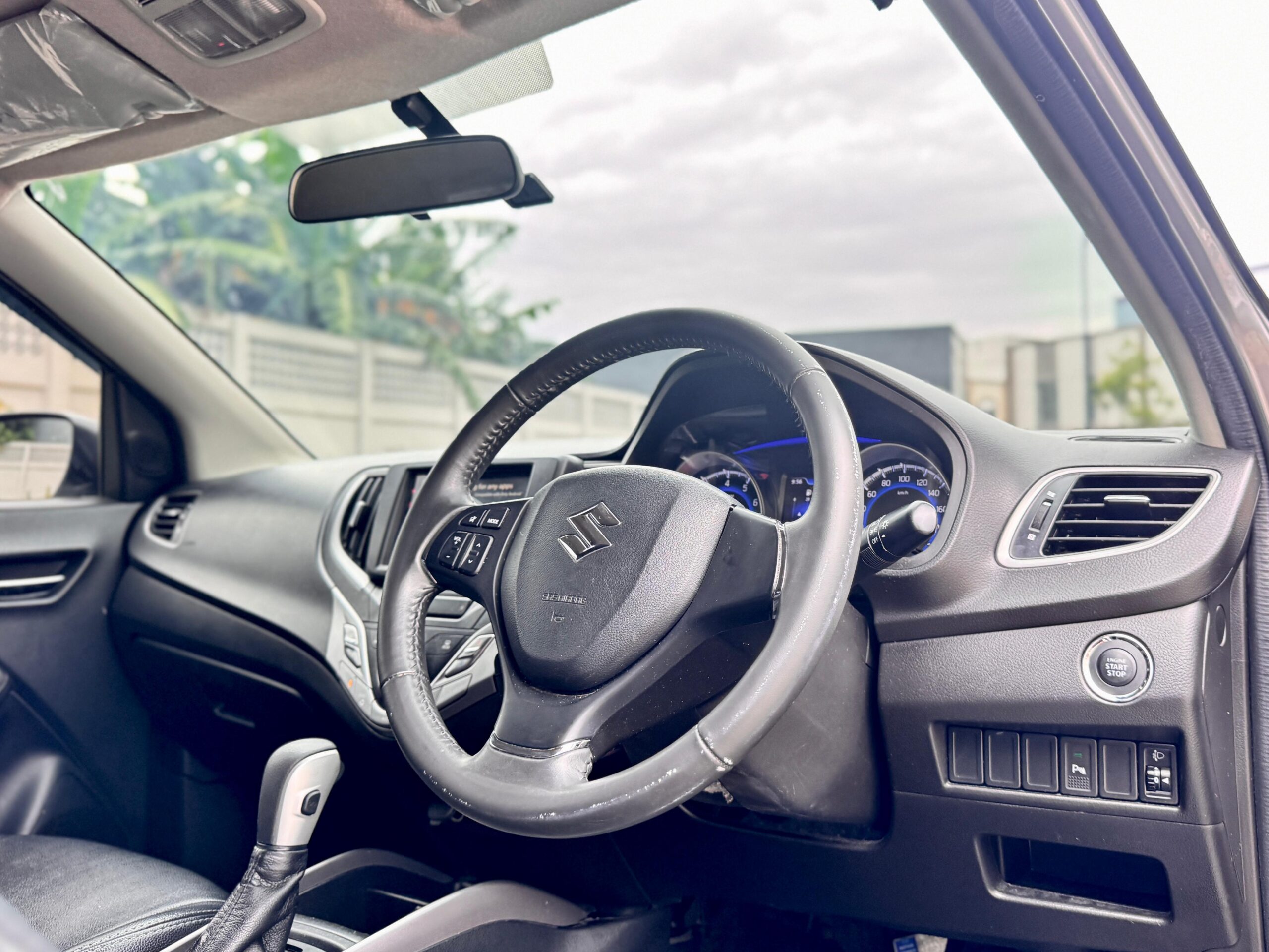 XPANDER CROSS PREMIUM AT HITAM 2023 - Gambar 10