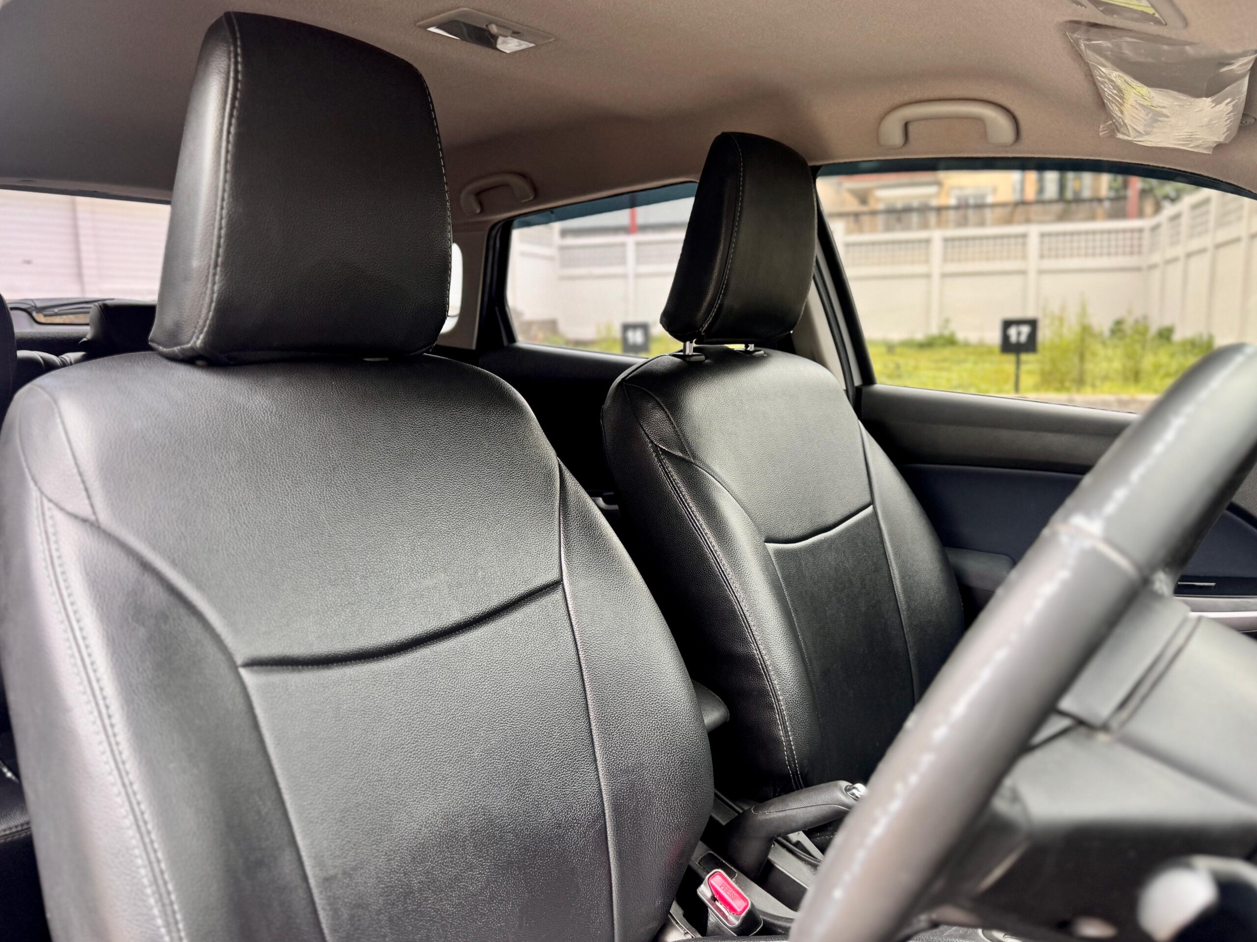 XPANDER CROSS PREMIUM AT HITAM 2023 - Gambar 13