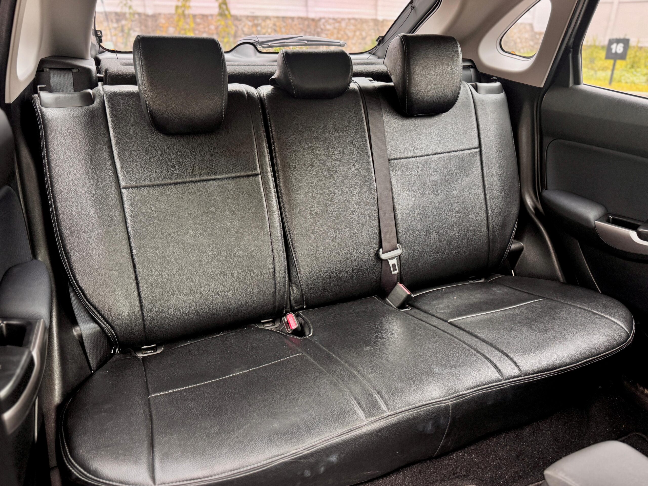 XPANDER CROSS PREMIUM AT HITAM 2023 - Gambar 14