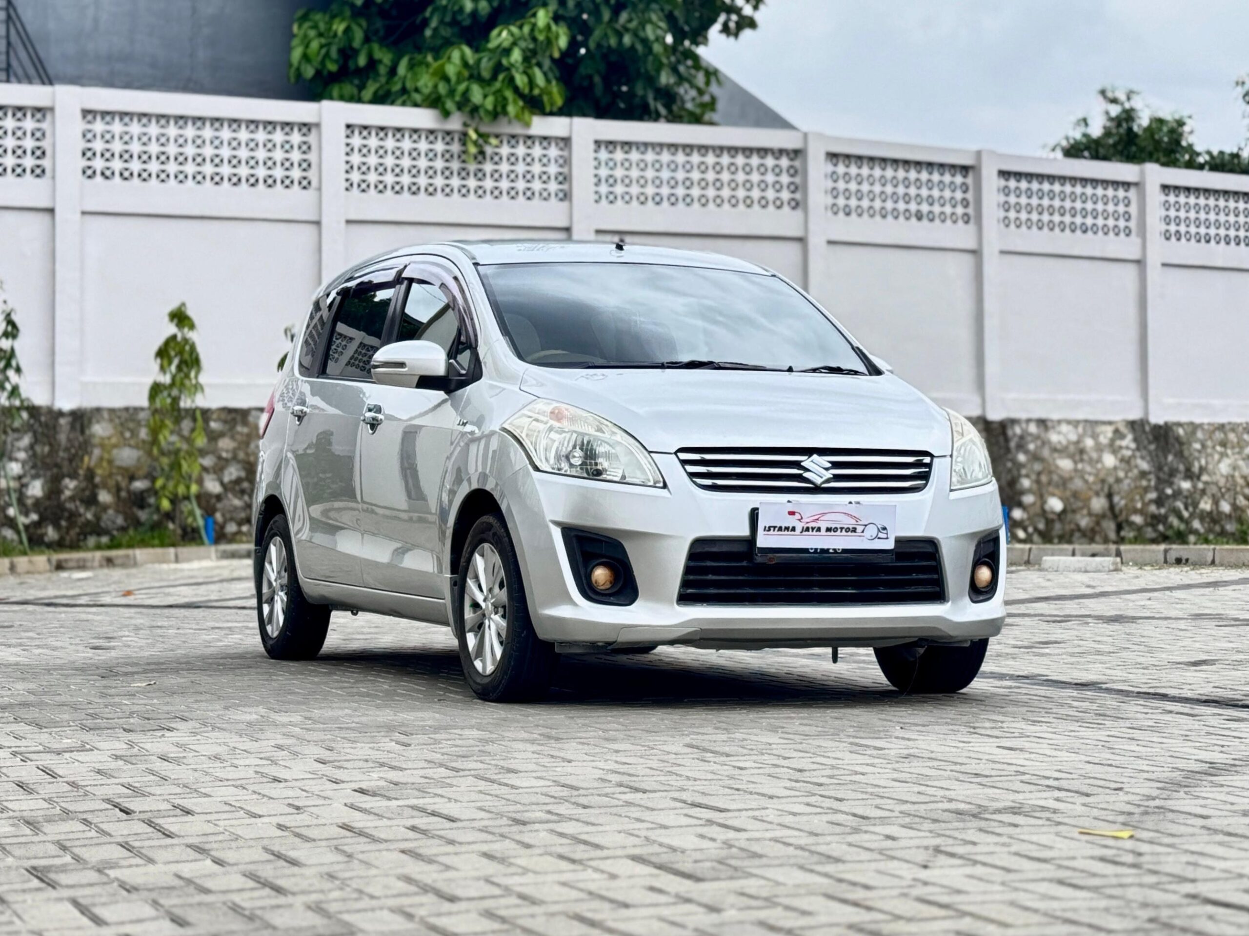ERTIGA GX MT SILVER 2014 - Gambar 3