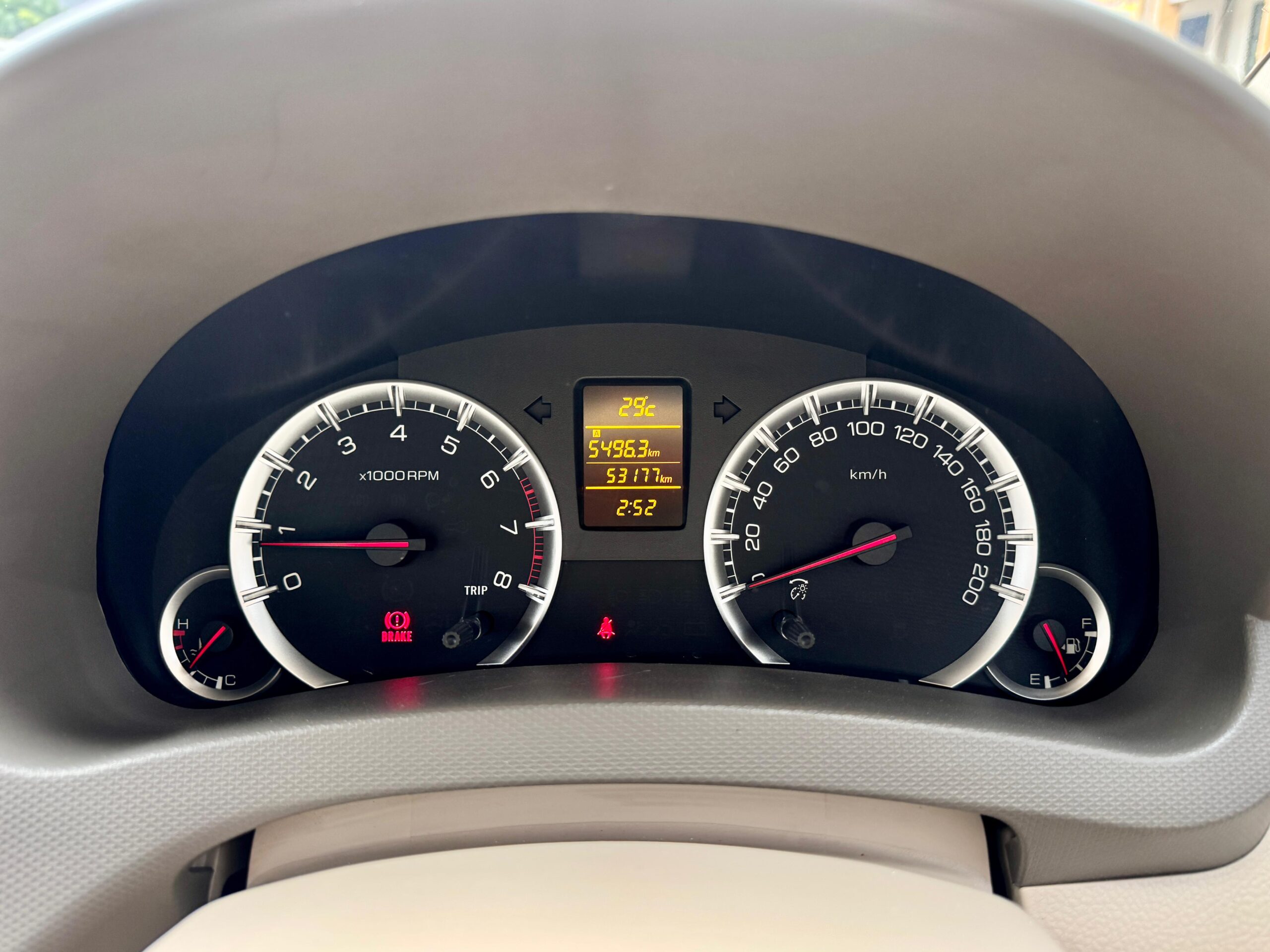 ERTIGA GX MT SILVER 2014 - Gambar 9